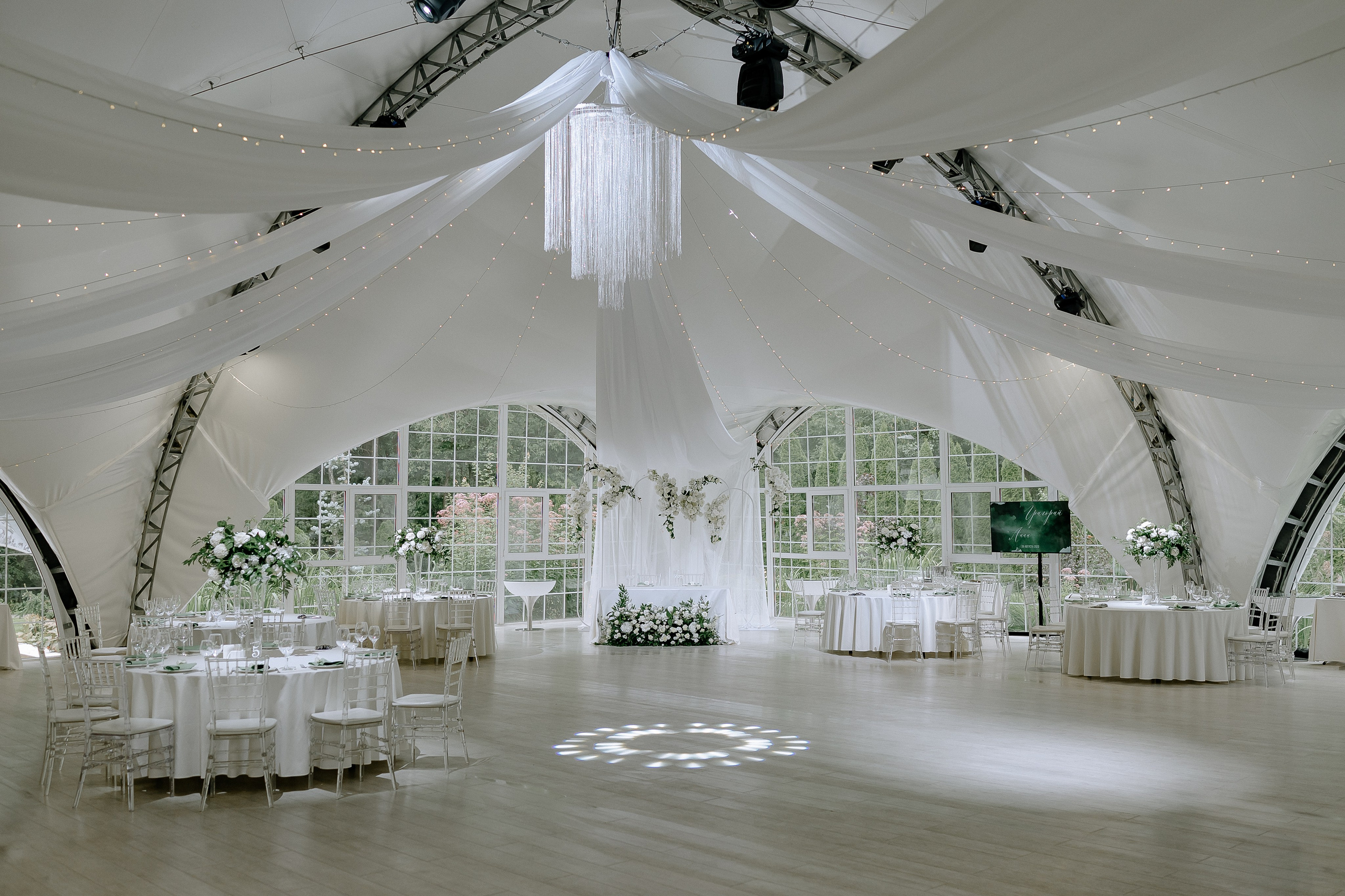 Свадебная фотосессия и выездная регистрация в Artiland. Свадебный фотограф Москва — Сергей и Татьяна