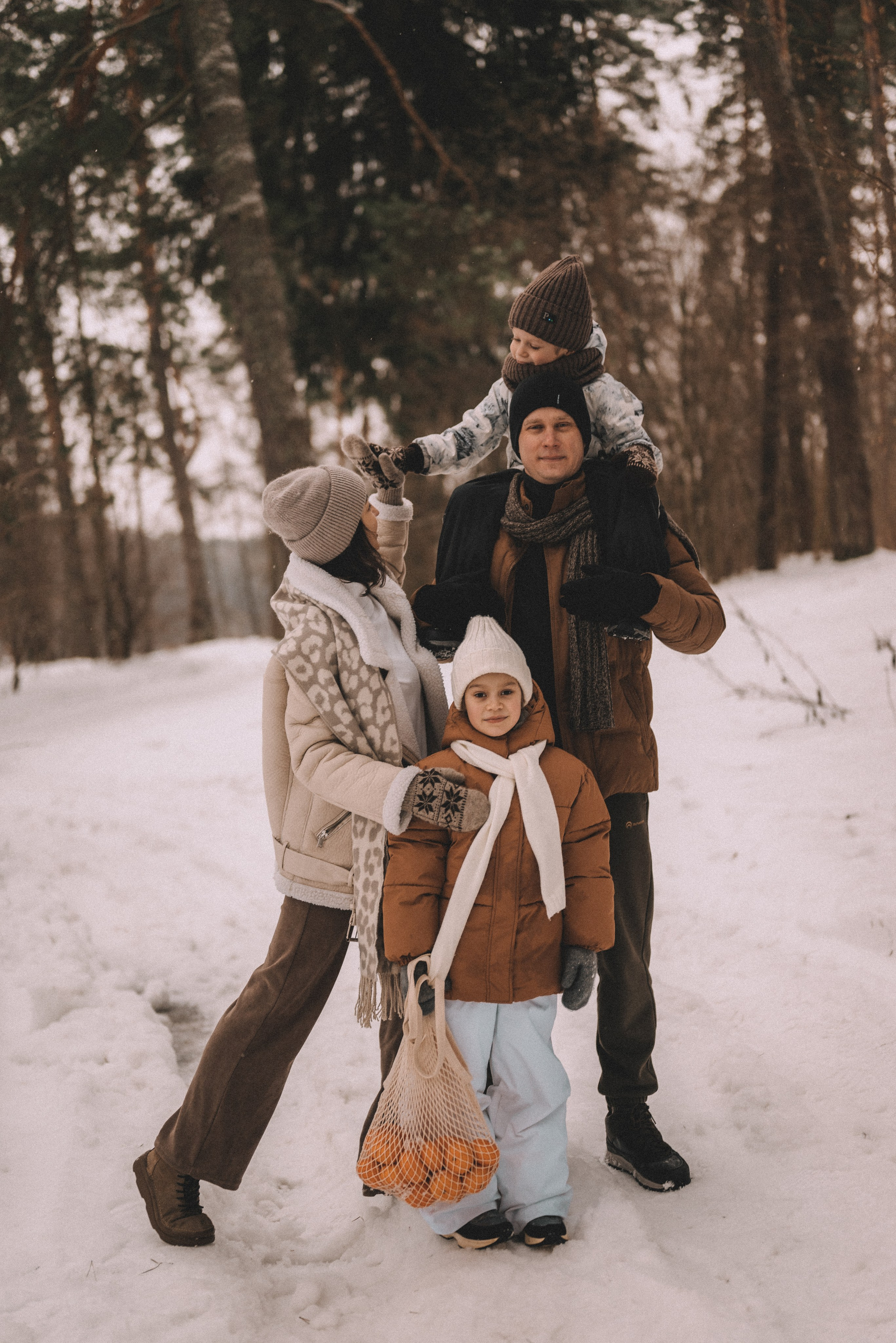 Сергей и Наталья с Ксюшей и Максимом. Фотограф Кристина Пархоменко