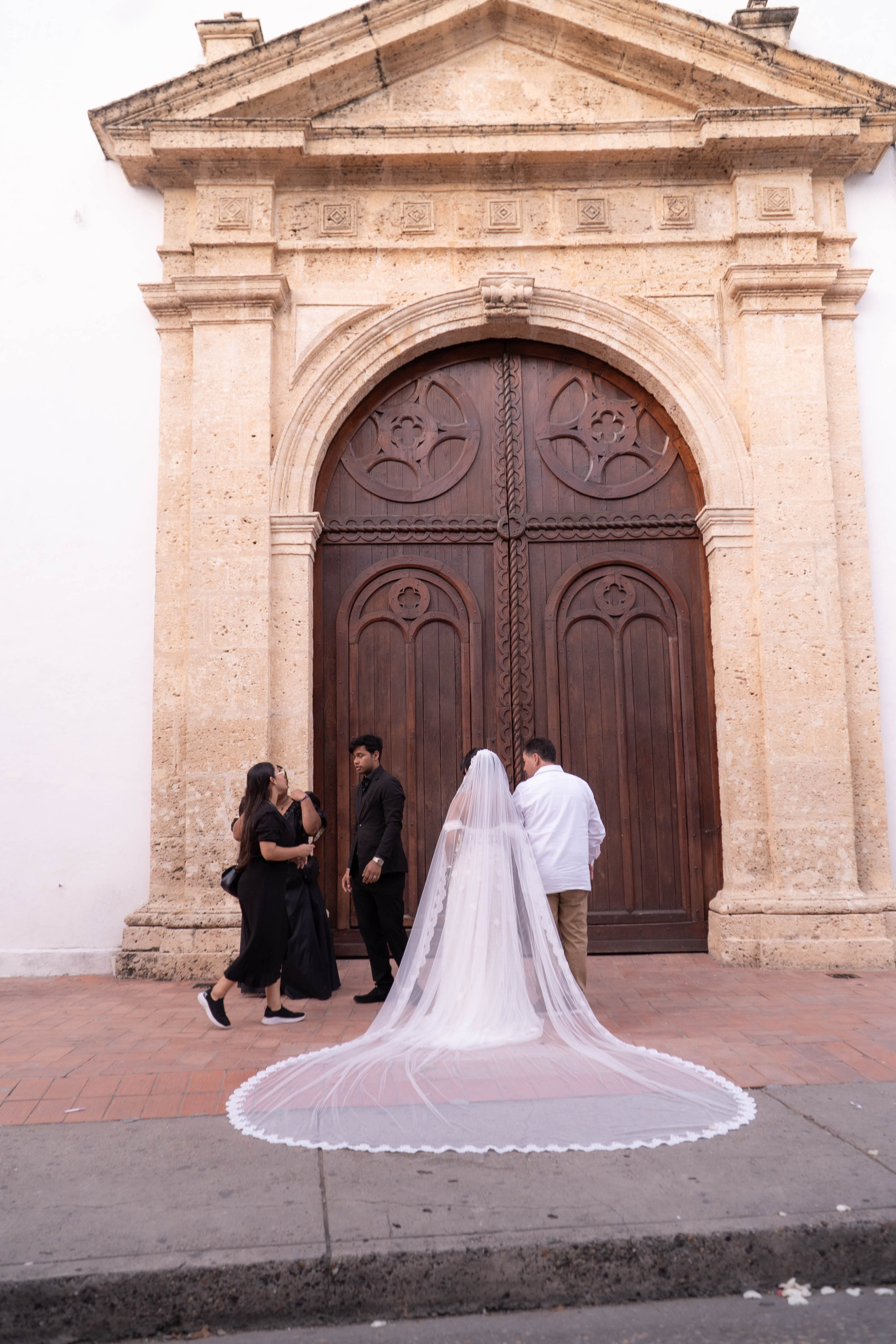 Catalina and Romain. Wedding Photographer in Barcelona and Medellin