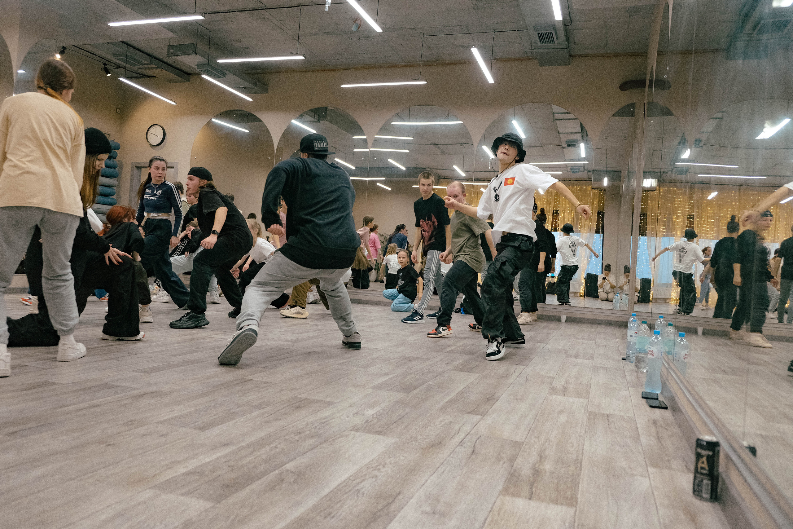 HIP-HOP LESSONS. ГЛАВНАЯ