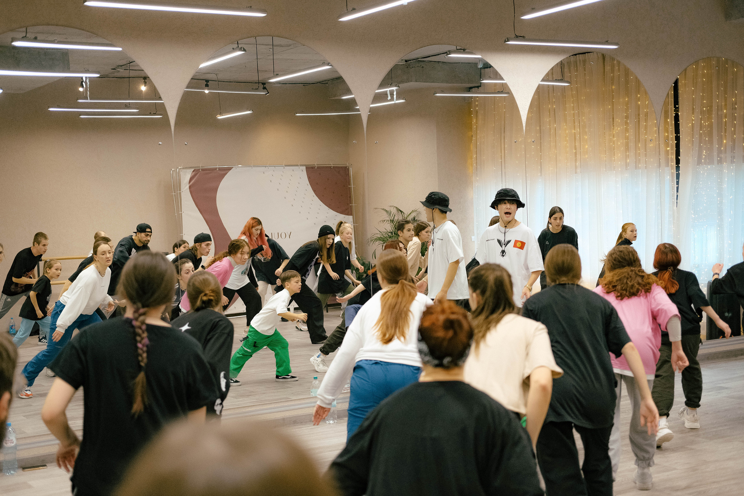 HIP-HOP LESSONS. ГЛАВНАЯ