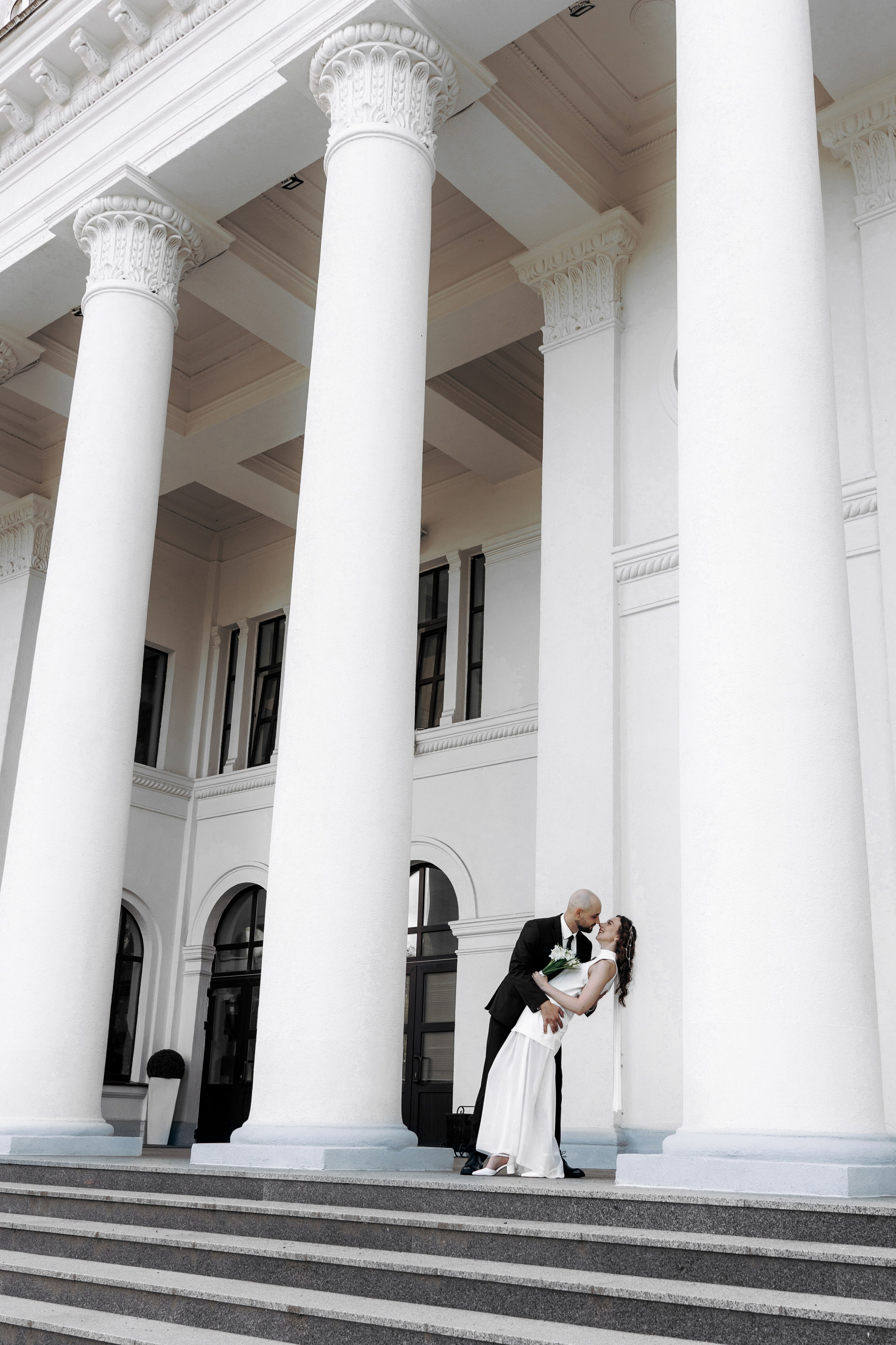 Любовь на фоне старого аэропорта. Ваш семейный фотограф в Минске — Вика Трегубова