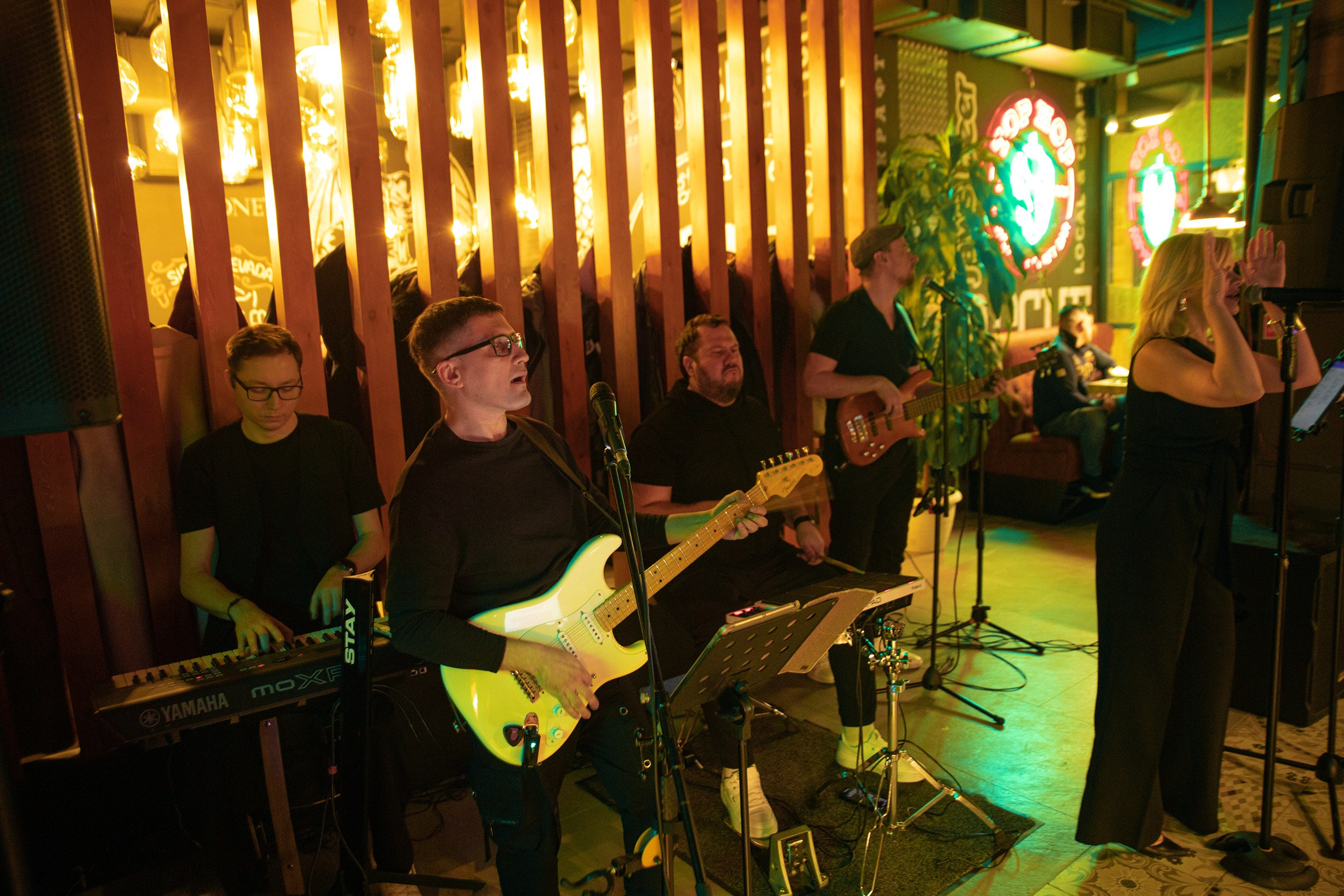 Открытие Бара Top-Hop на улице Фармана Салтанова 06.12.24. Фотограф Тюмень