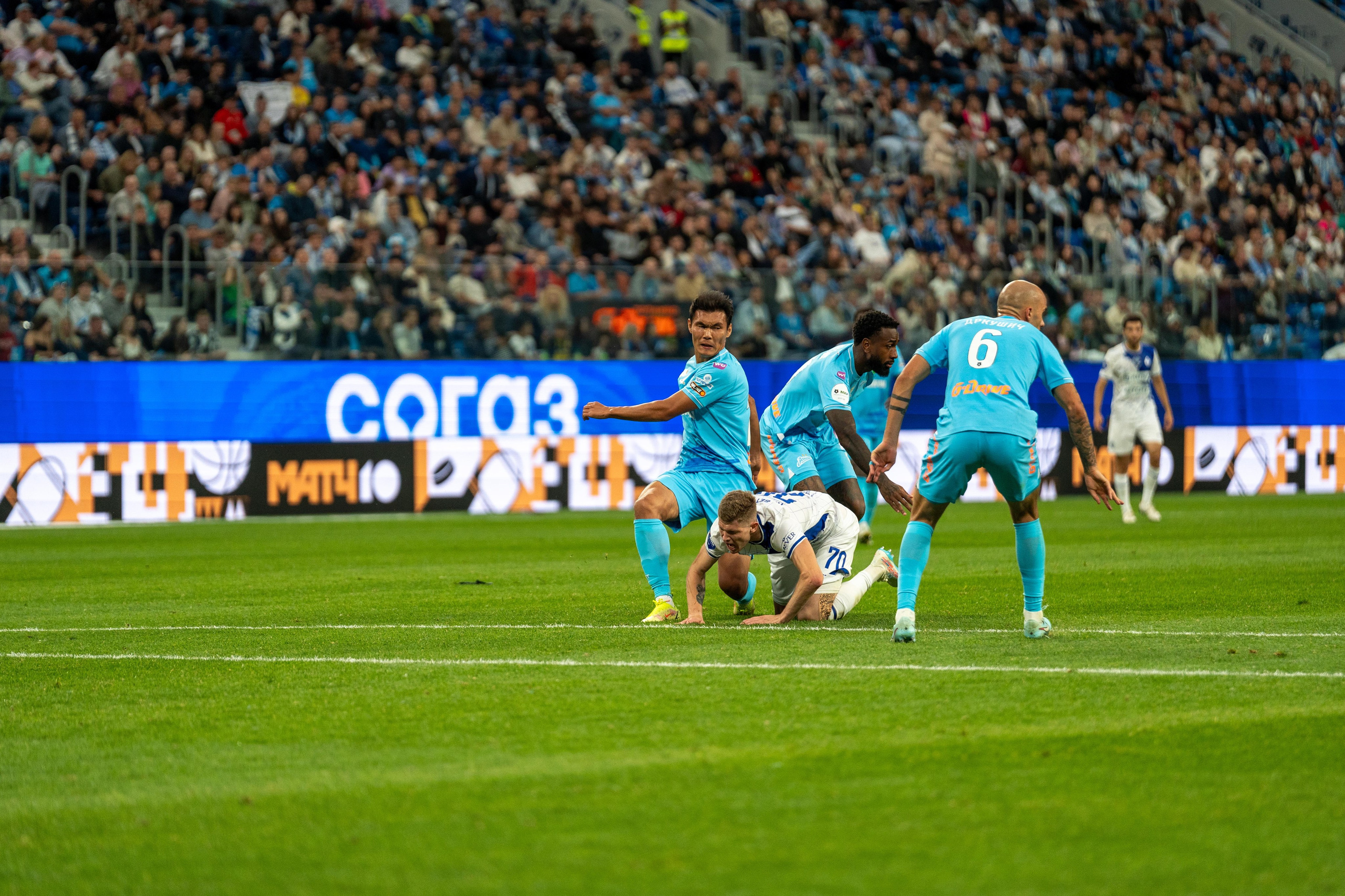 Борьба на матче Зенит – Динамо, спортивный фотограф Санкт-Петербург