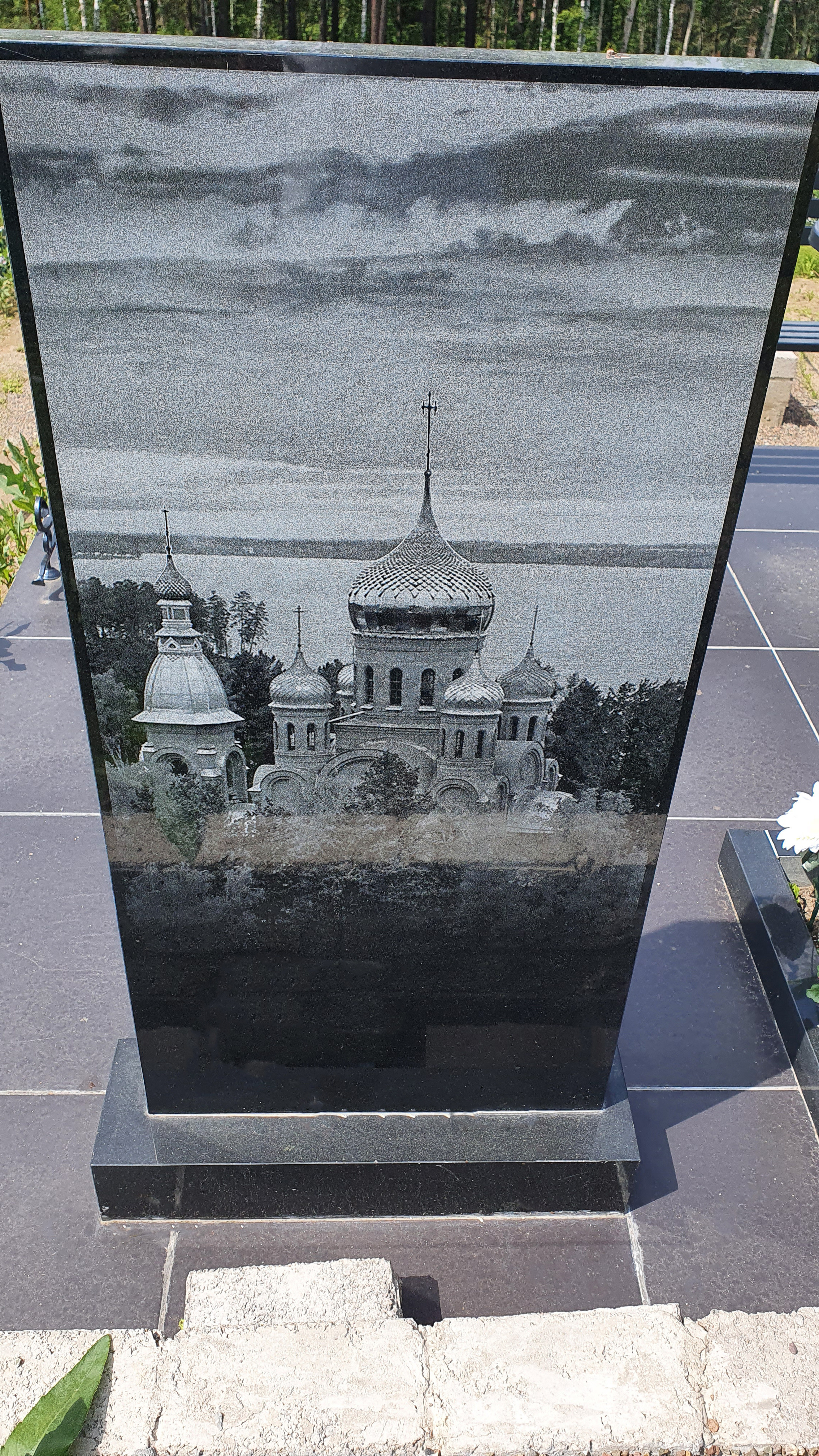 Гравировка от наших художников. ГРАНИТ26 Ритуальные услуги Железногорск. Благоустройство могил, продажа памятников