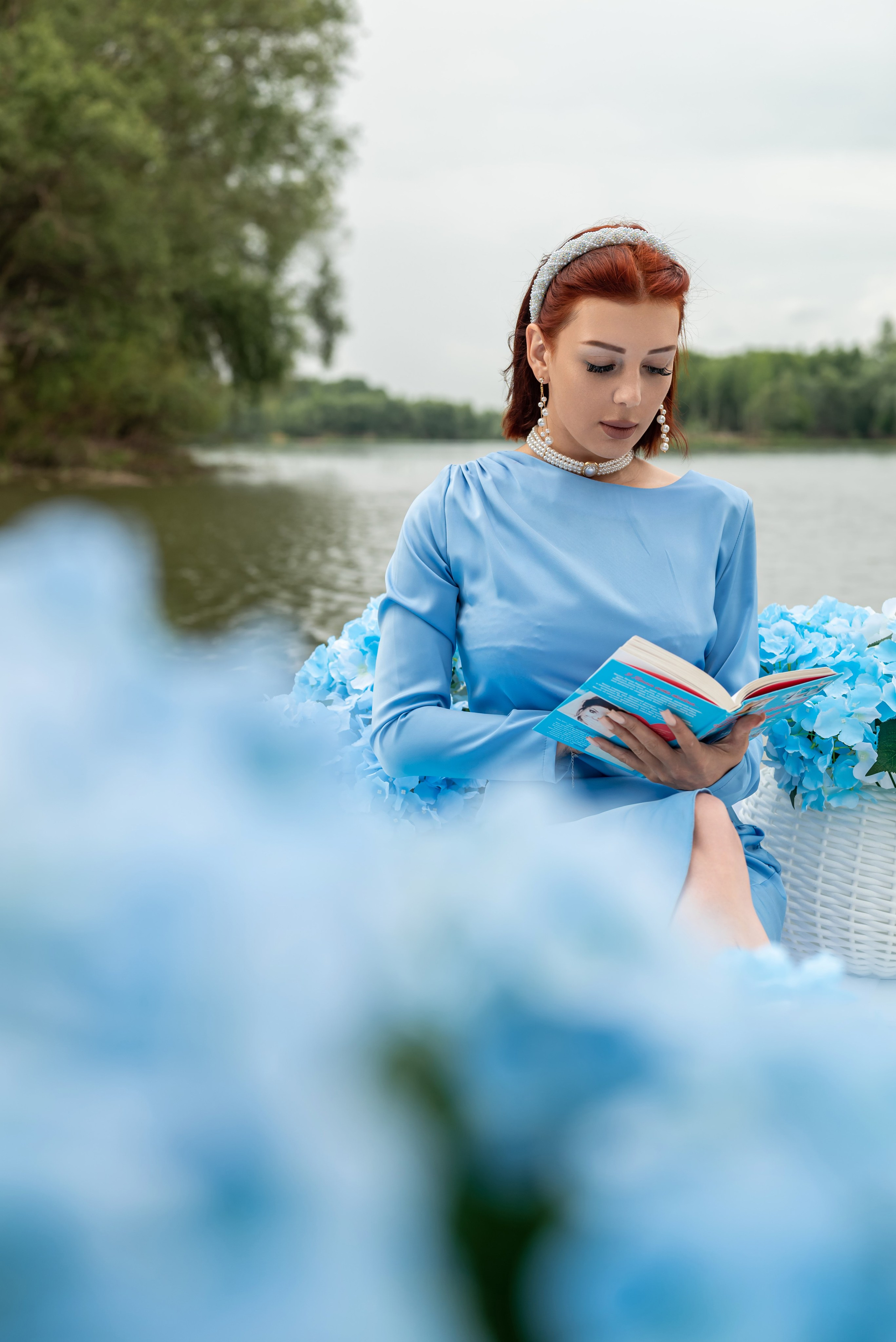 Фотопроект на лодке с голубыми гортензиями. Фотограф в городе Салават