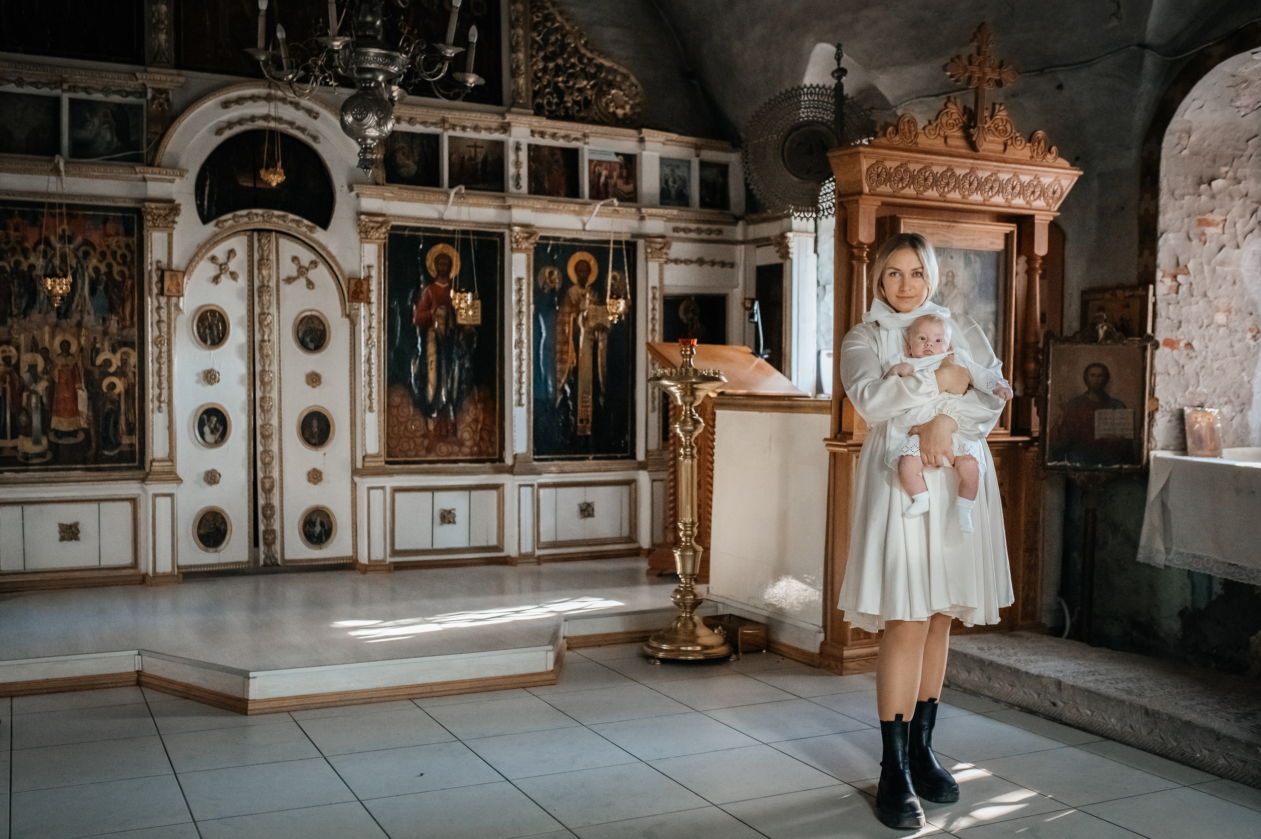 Крестины Тимофея //// Храм Свято-Никольского женского Венева монастыря — Николо-Успенская церковь. Семейный и детский фотограф в Туле