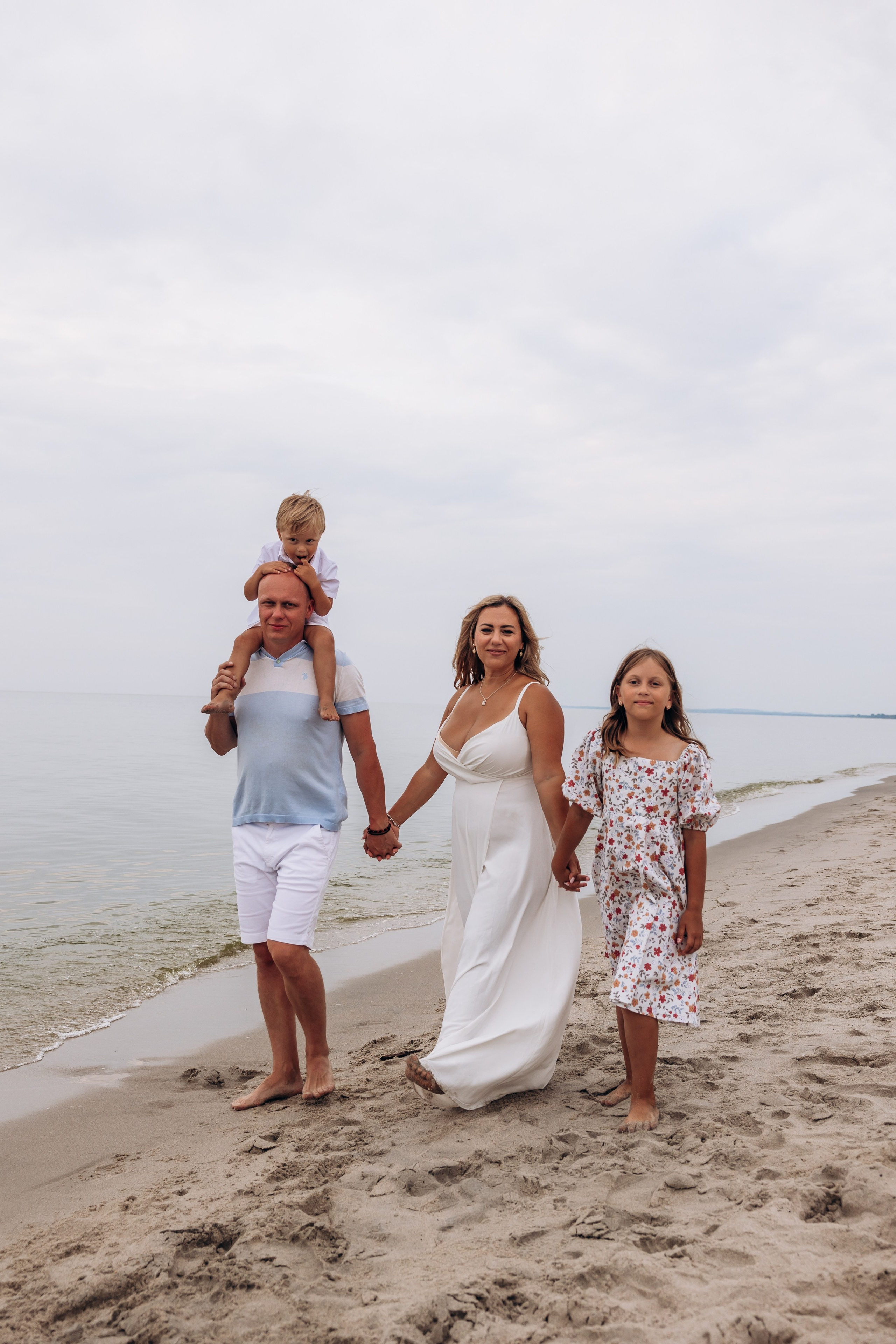 Большая семья Мечниково (Балтийск) море лето. Фотограф в Калининграде свадебная фотография, репортажная, фотосессии