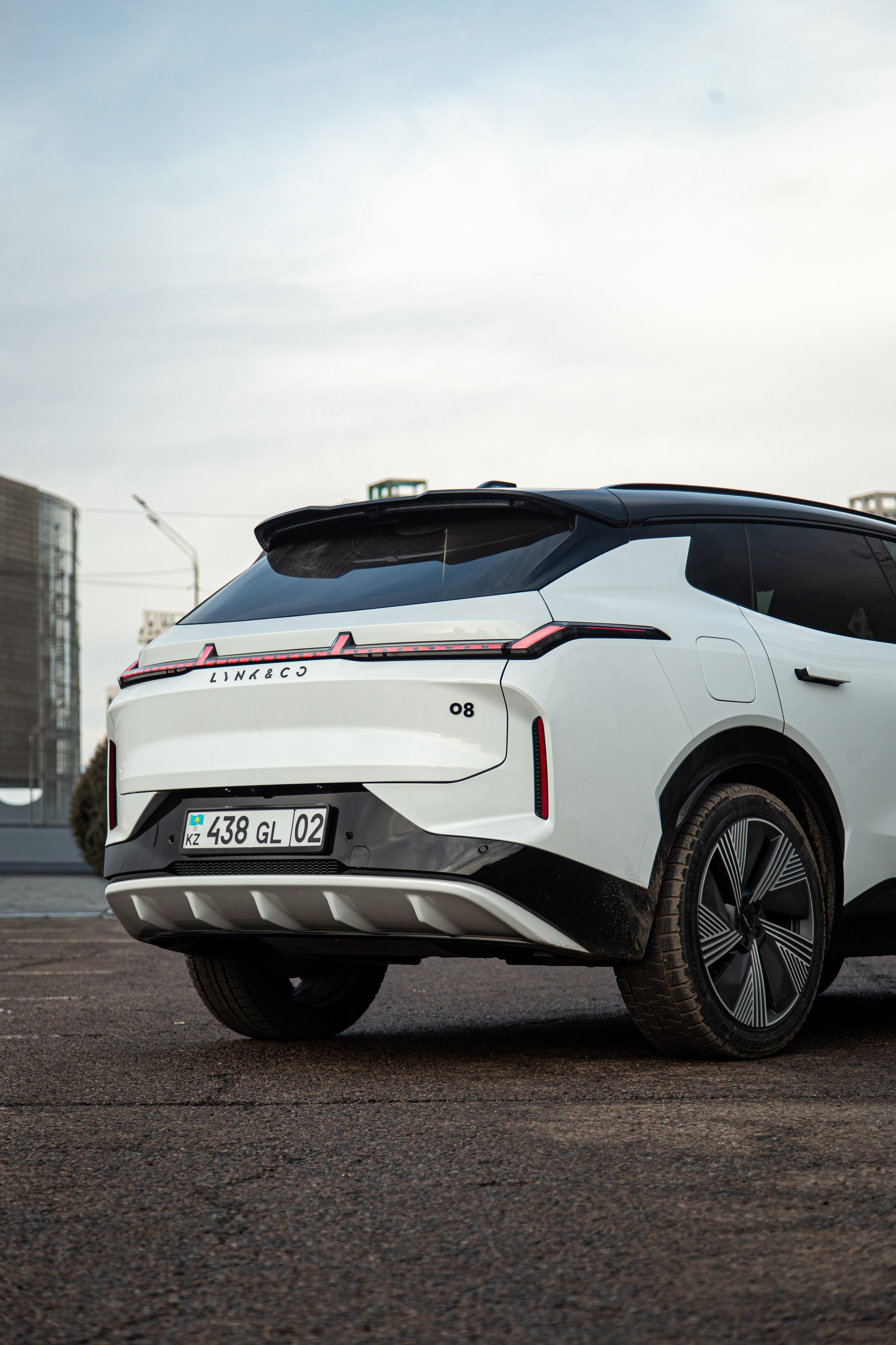 Lynk&Co 08 EM-P. Рекламный и портретный фотограф в Алматы — Серекпаев Танирхан