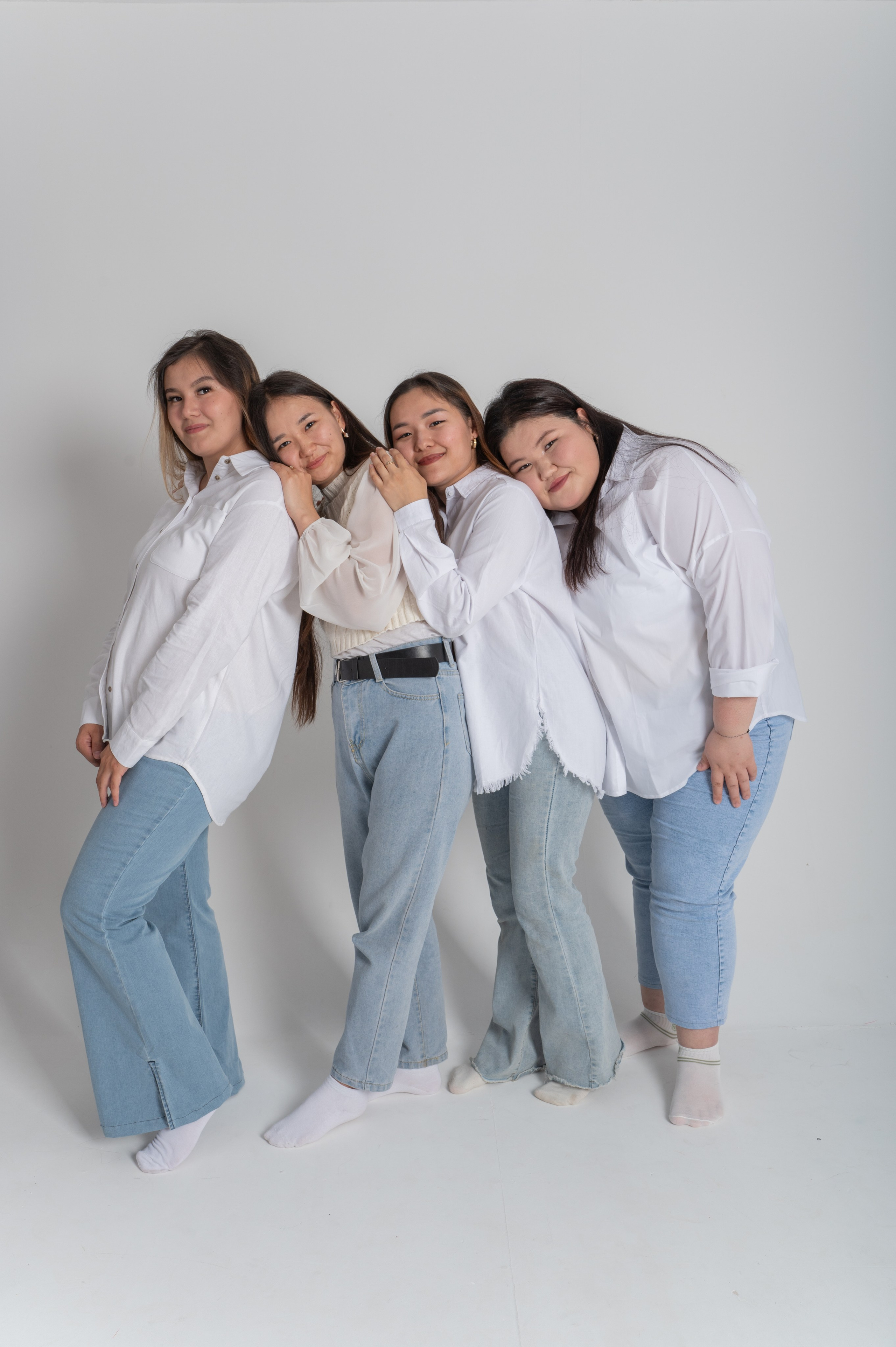 Подружки. ФОТОГРАФ/РУДНЫЙ/КОСТАНАЙ