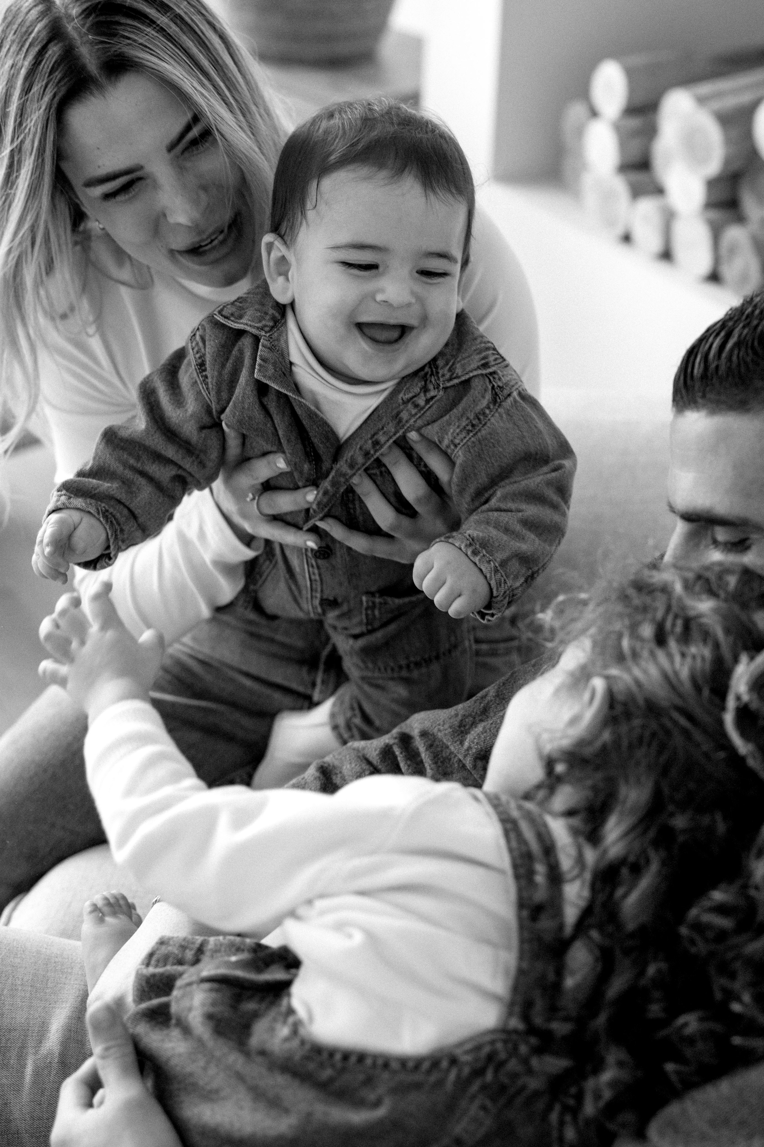 Family photoshoot in White Studio. Wedding and family photographer