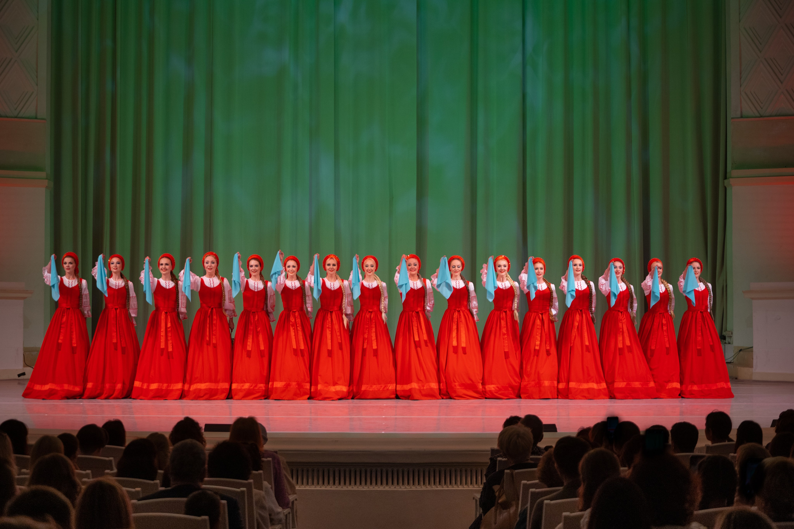 Ансамбль «Берёзка» им. Н. С. Надеждиной. Фотограф Николай Костюк
