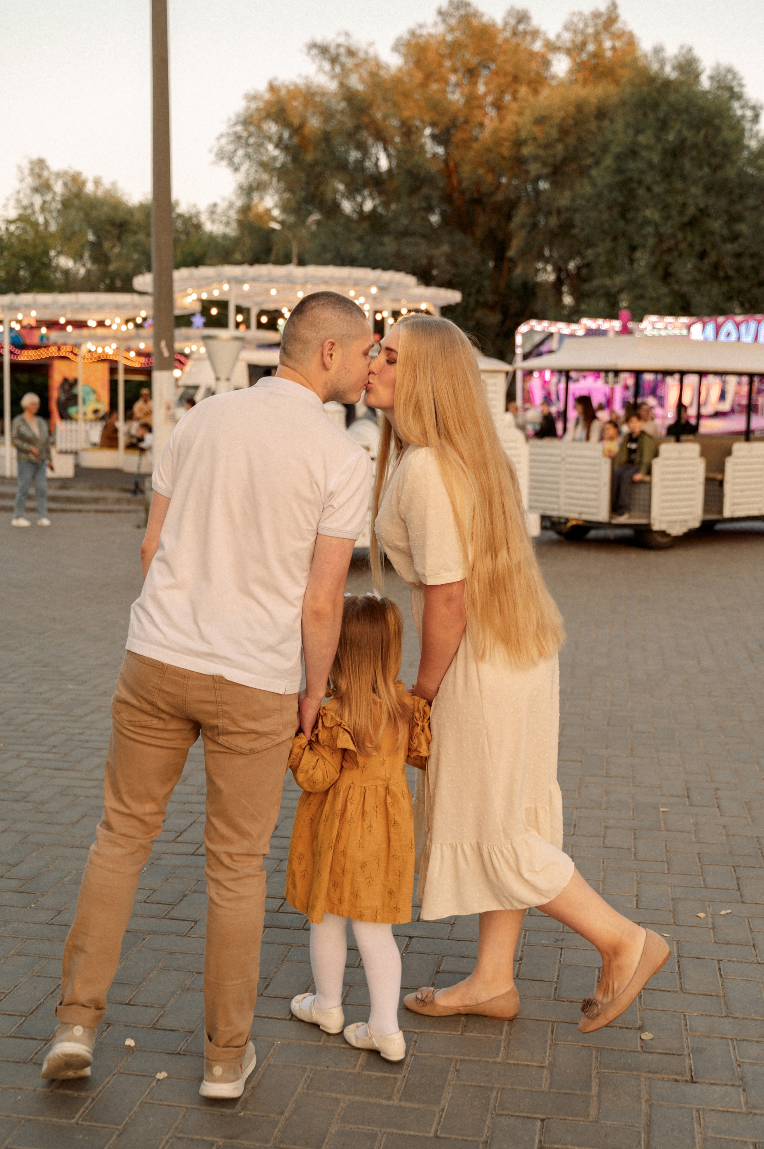 Семейная прогулочная фотосессия. Свадебный и семейный фотограф в Чебоксарах Ирина Левнер