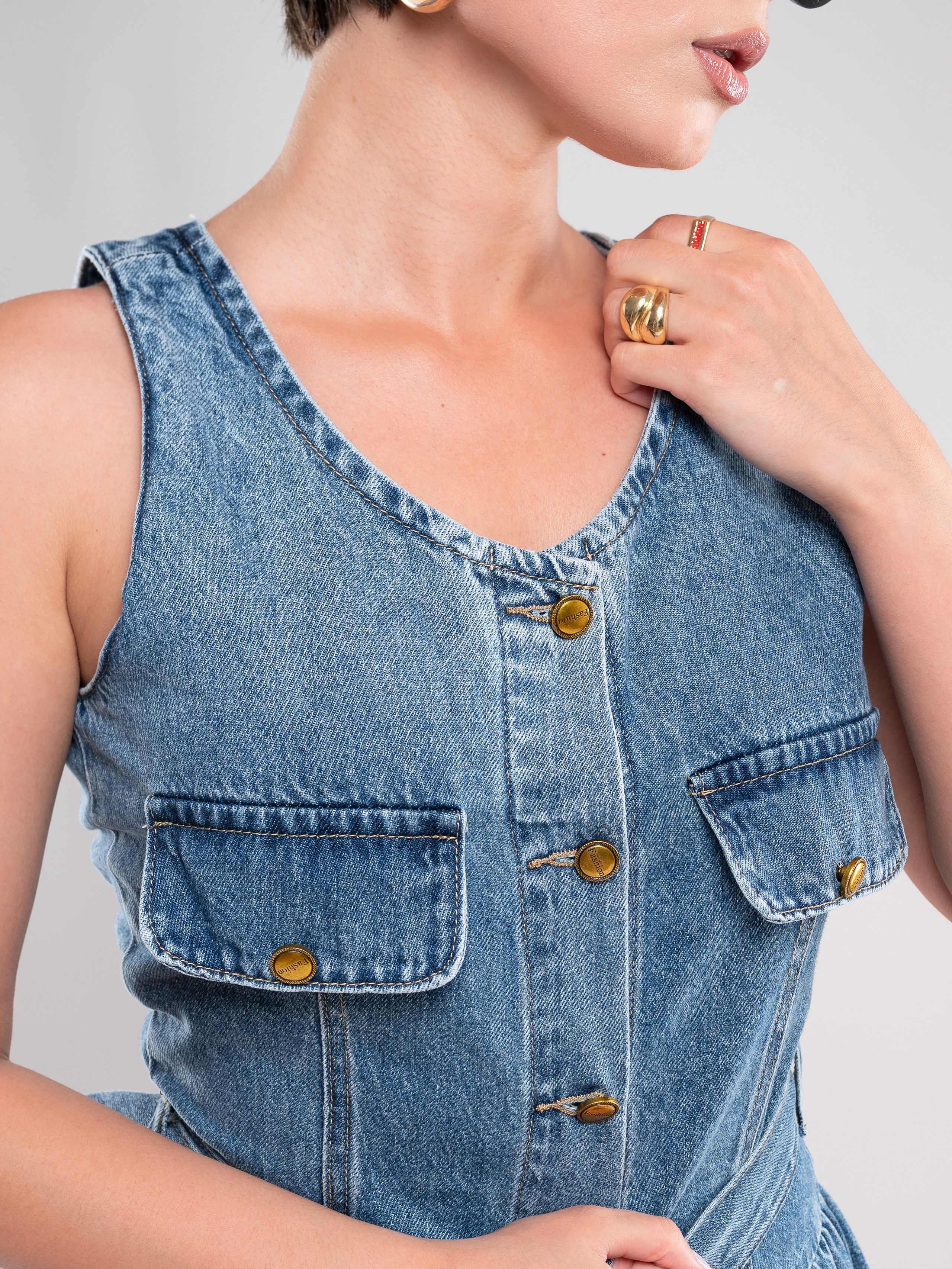 Джинсовый сарафан на 2х моделях. Предметный фотограф, фото для маркетплейсов Пятигорск, КМВ