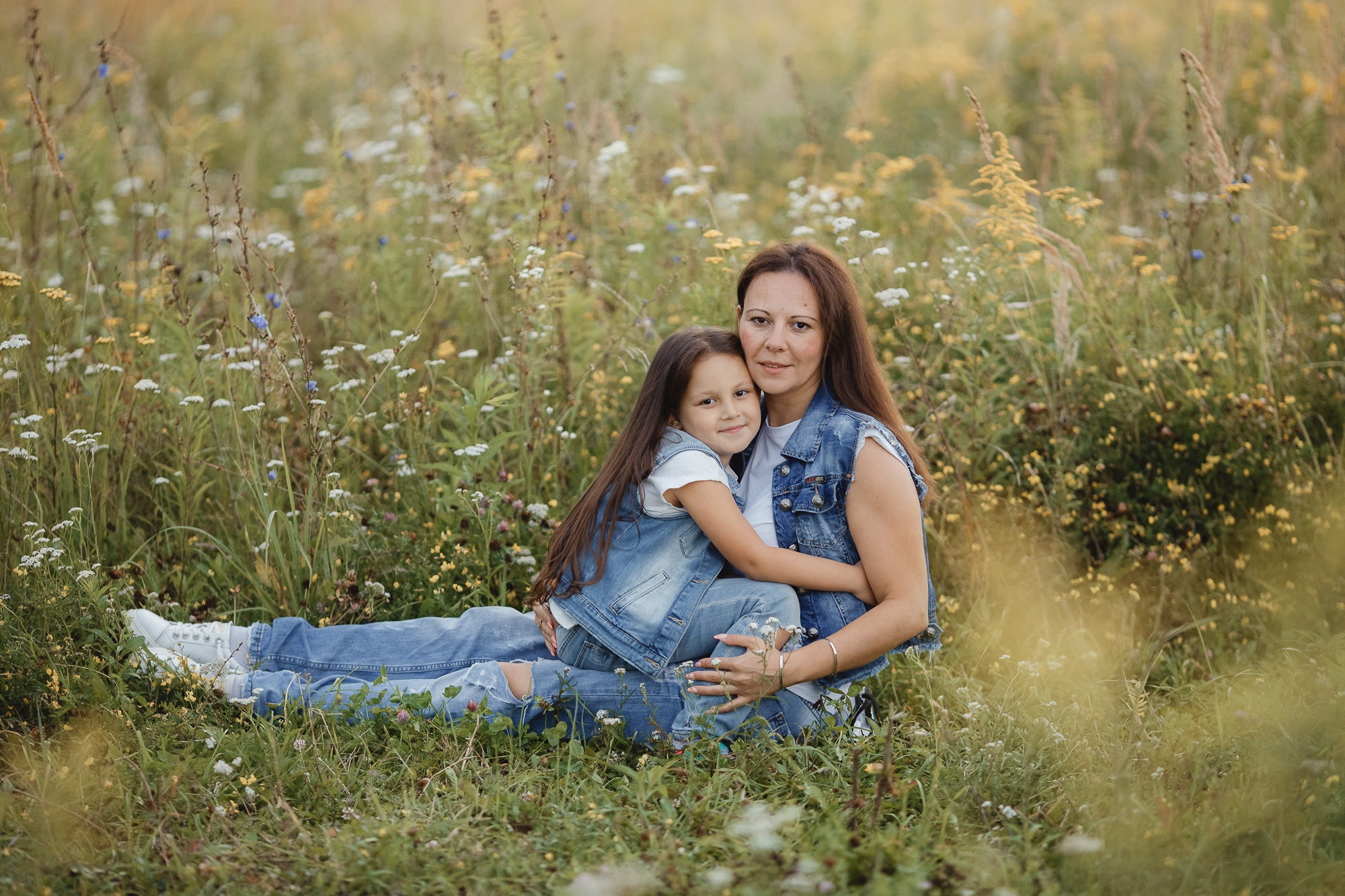 Фотосессия в поле мамы с дочкой. Фотограф на Крещение, Венчание в Москве Ирина Шамина
