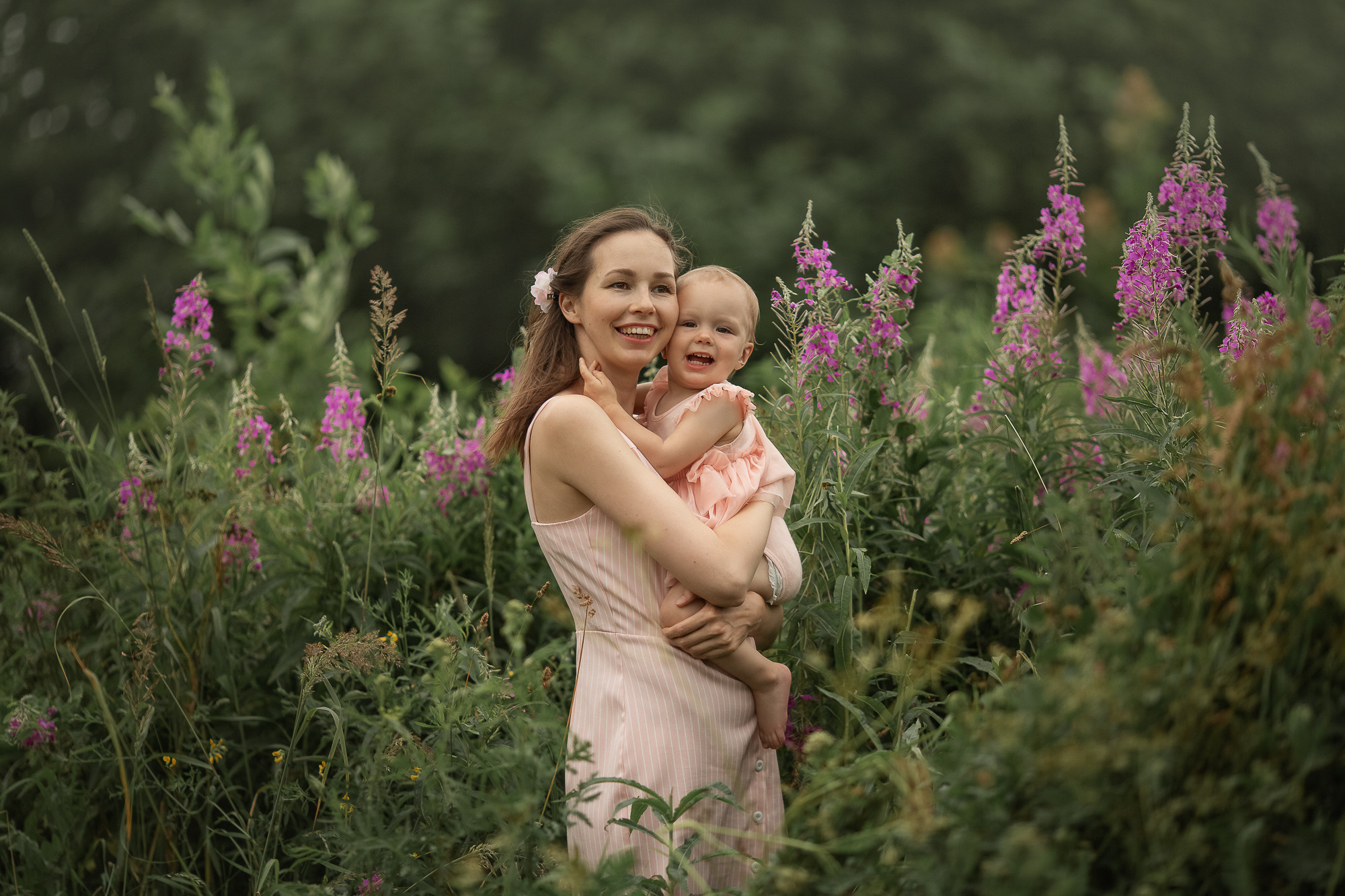 Алешкинский лес — отличное место для фотосессии мамы и доченьки. Фотограф на Крещение, Венчание в Москве Ирина Шамина