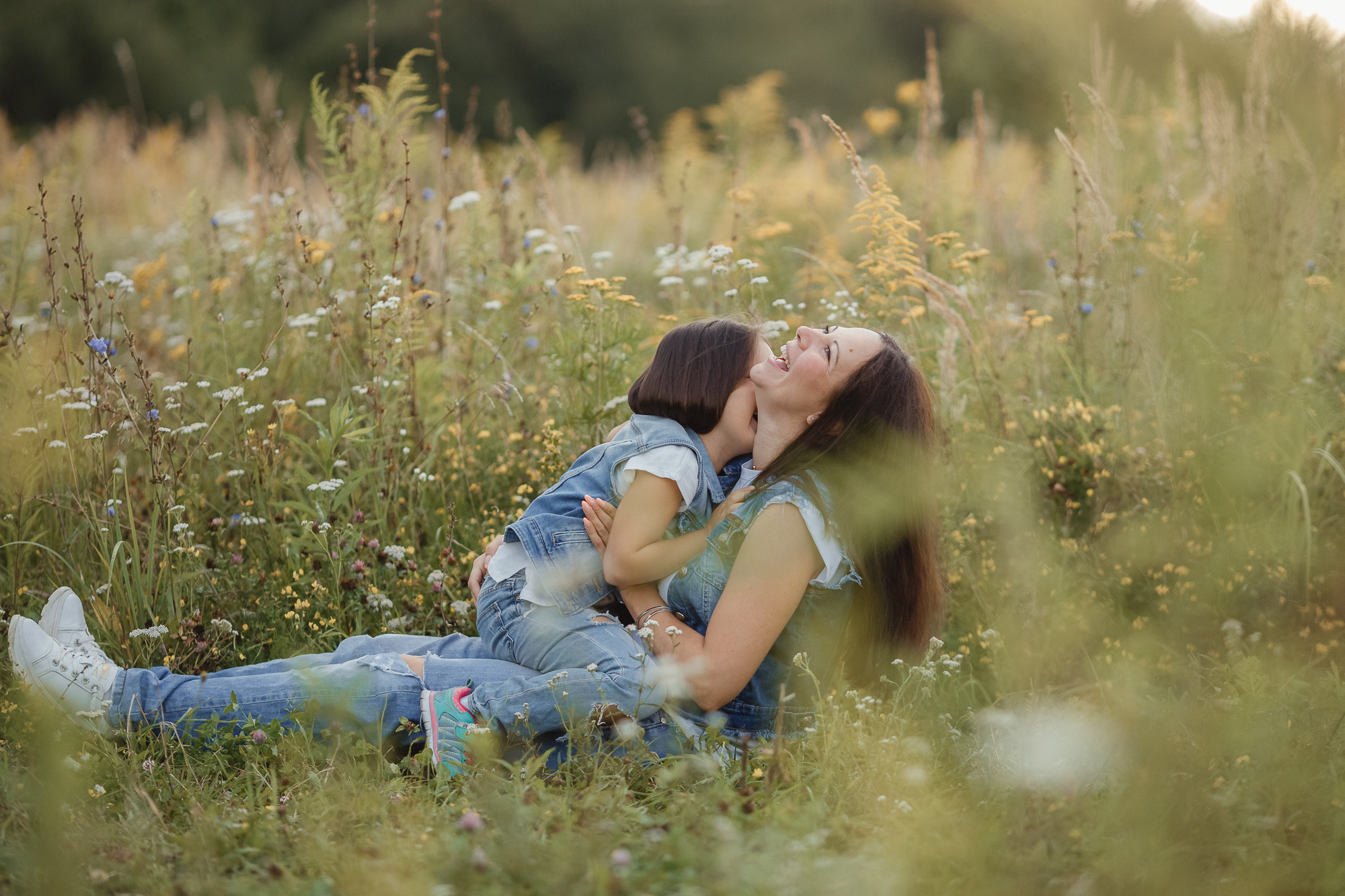 Фотосессия в поле мамы с дочкой. Фотограф на Крещение, Венчание в Москве Ирина Шамина