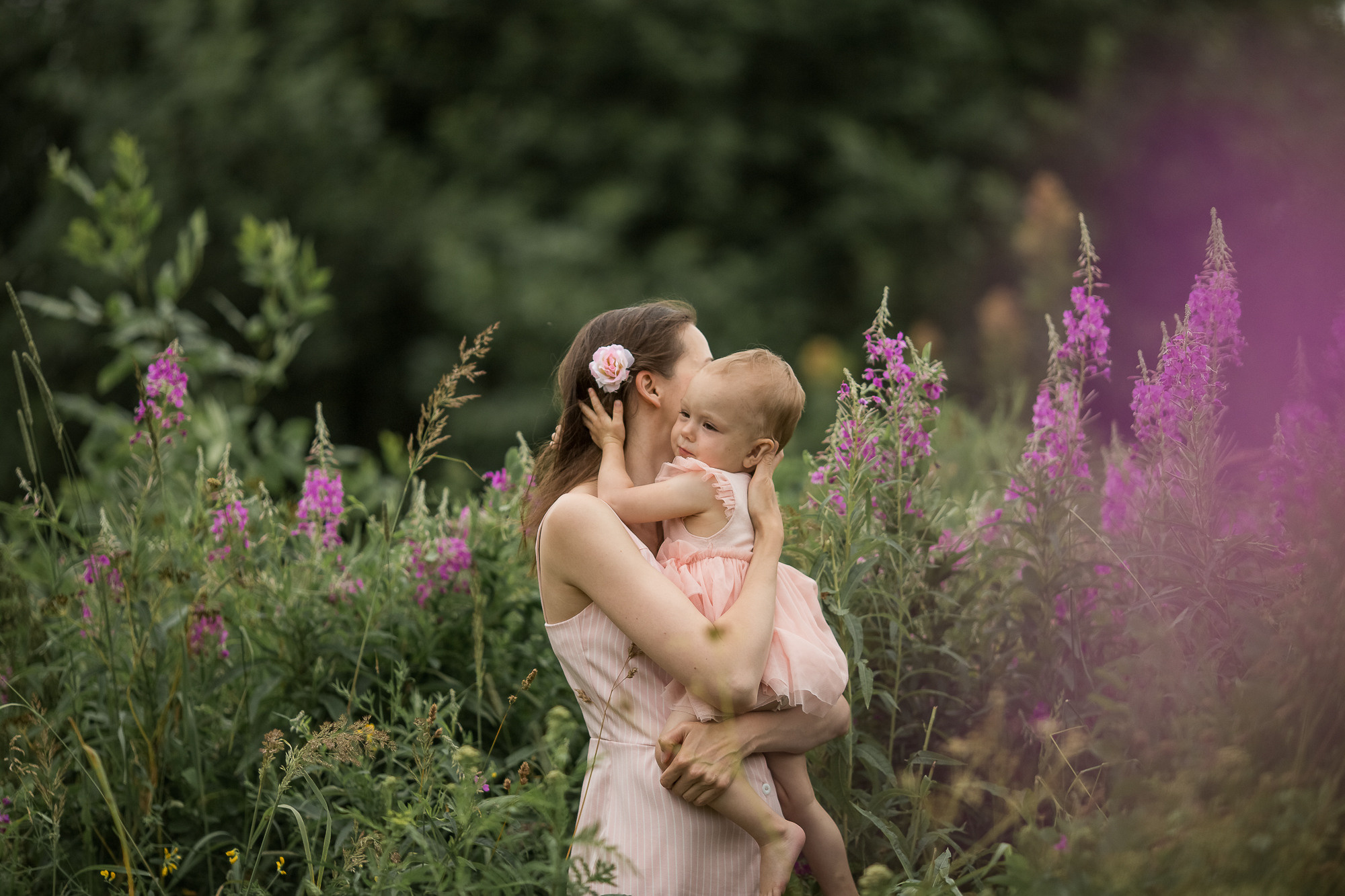 Алешкинский лес — отличное место для фотосессии мамы и доченьки. Фотограф на Крещение, Венчание в Москве Ирина Шамина