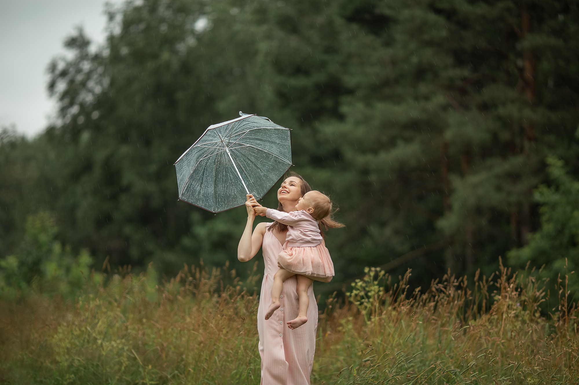 Алешкинский лес — отличное место для фотосессии мамы и доченьки. Фотограф на Крещение, Венчание в Москве Ирина Шамина