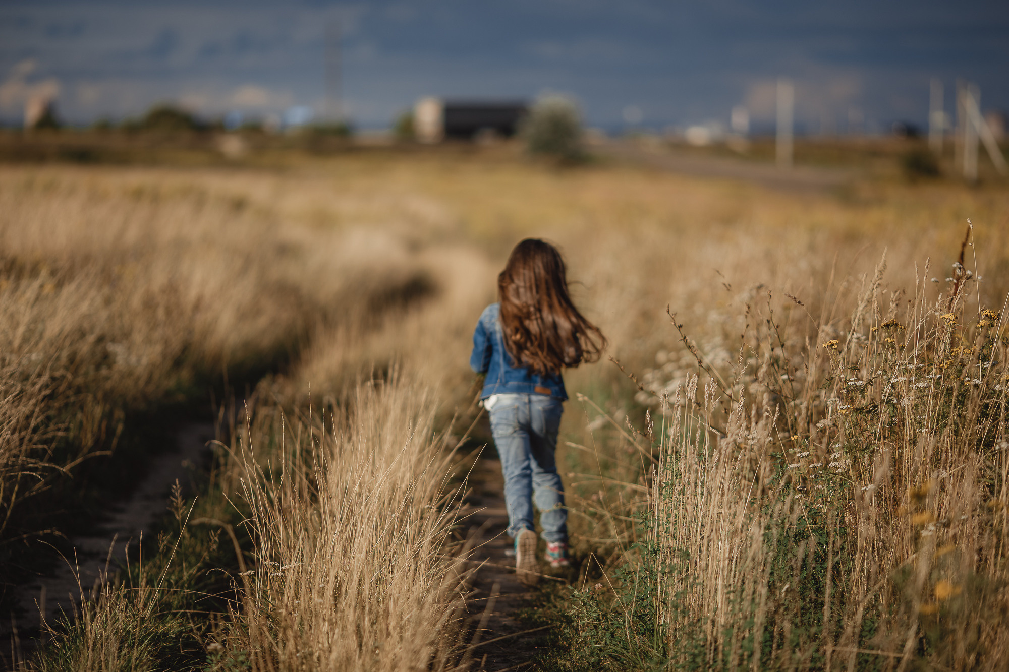 Фотосессия в поле мамы с дочкой. Фотограф на Крещение, Венчание в Москве Ирина Шамина