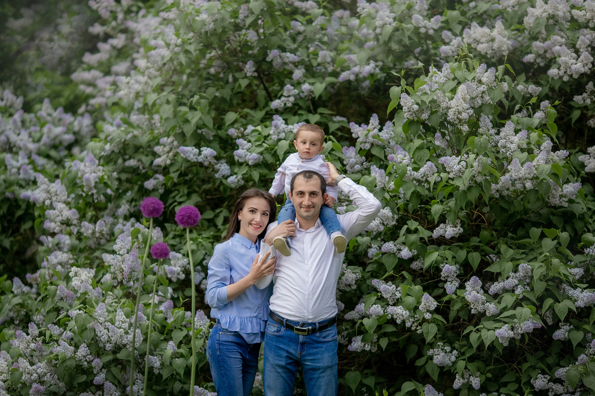 Семейная фотопрогулка в цветущем парке возле МГУ. Фотограф на Крещение, Венчание в Москве Ирина Шамина
