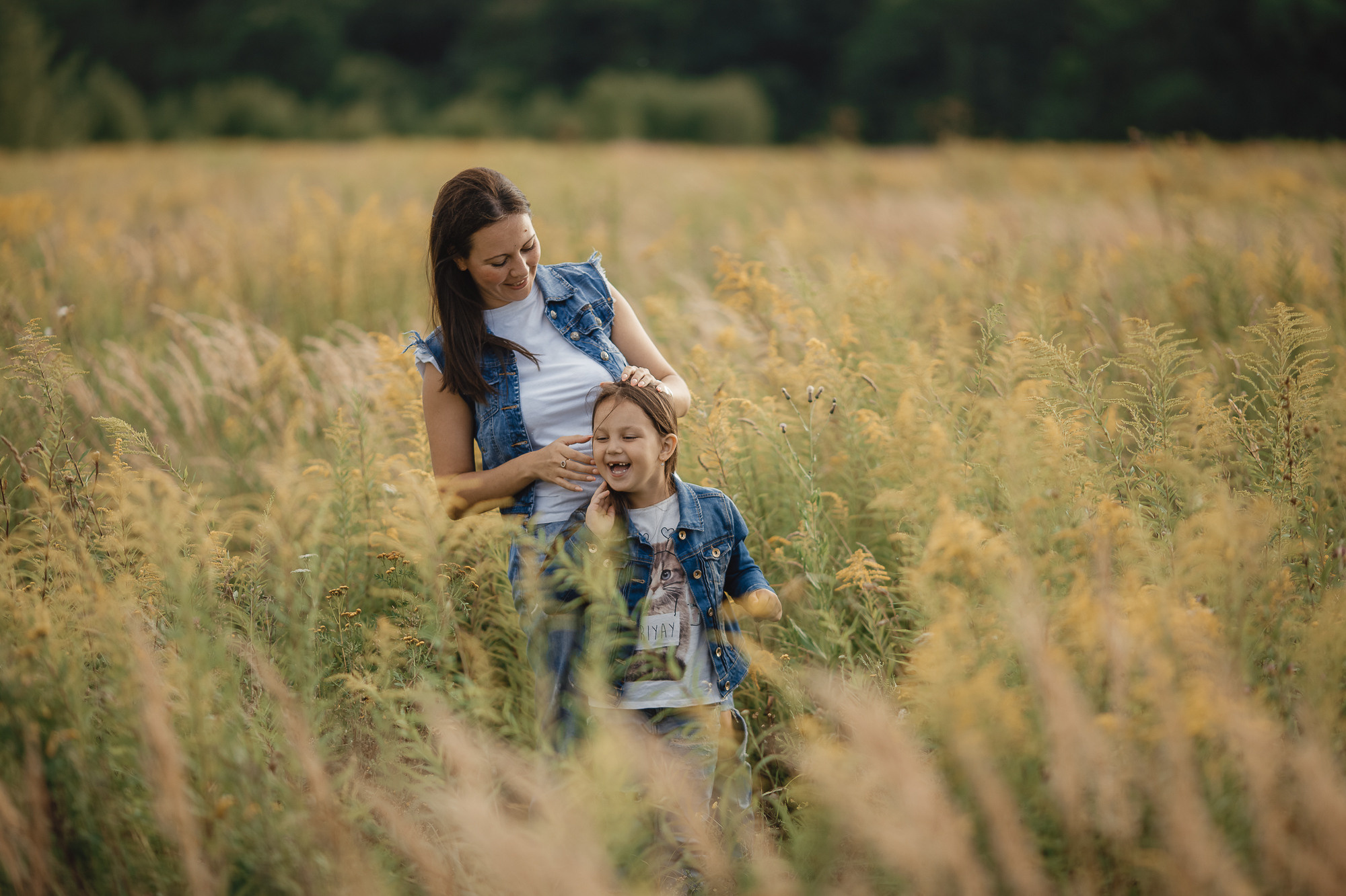 Фотосессия в поле мамы с дочкой. Фотограф на Крещение, Венчание в Москве Ирина Шамина