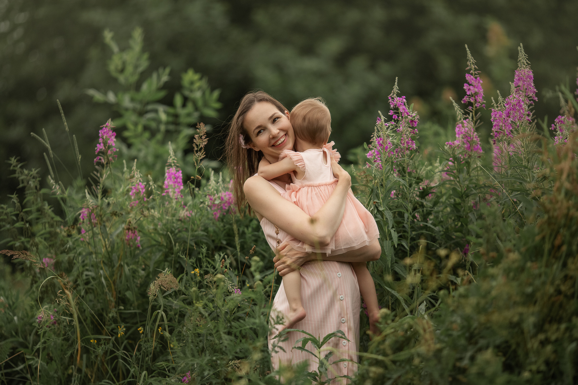 Алешкинский лес — отличное место для фотосессии мамы и доченьки. Фотограф на Крещение, Венчание в Москве Ирина Шамина