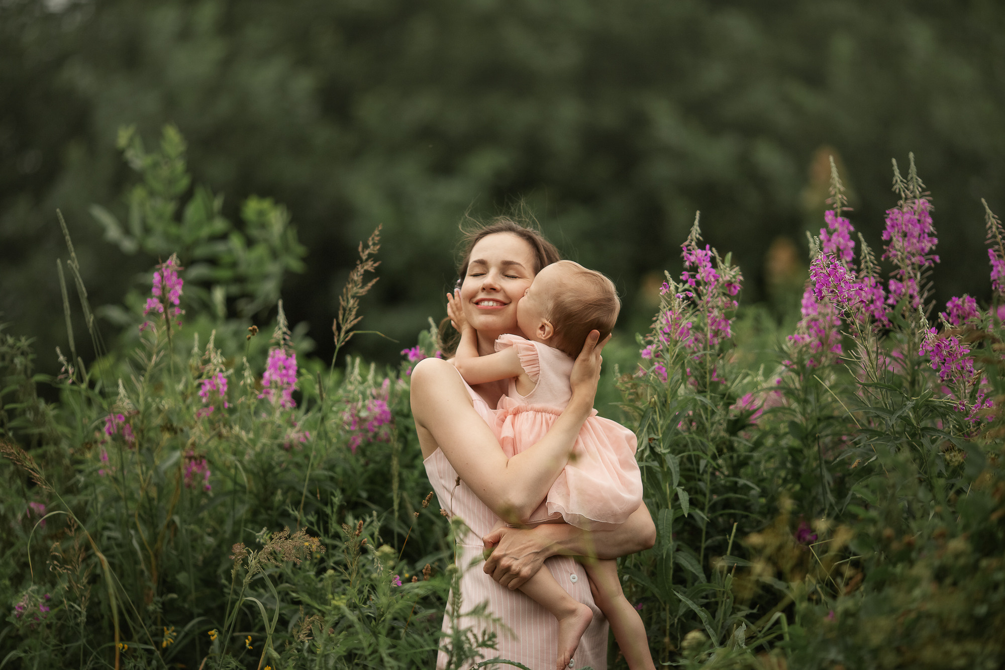 Алешкинский лес — отличное место для фотосессии мамы и доченьки. Фотограф на Крещение, Венчание в Москве Ирина Шамина