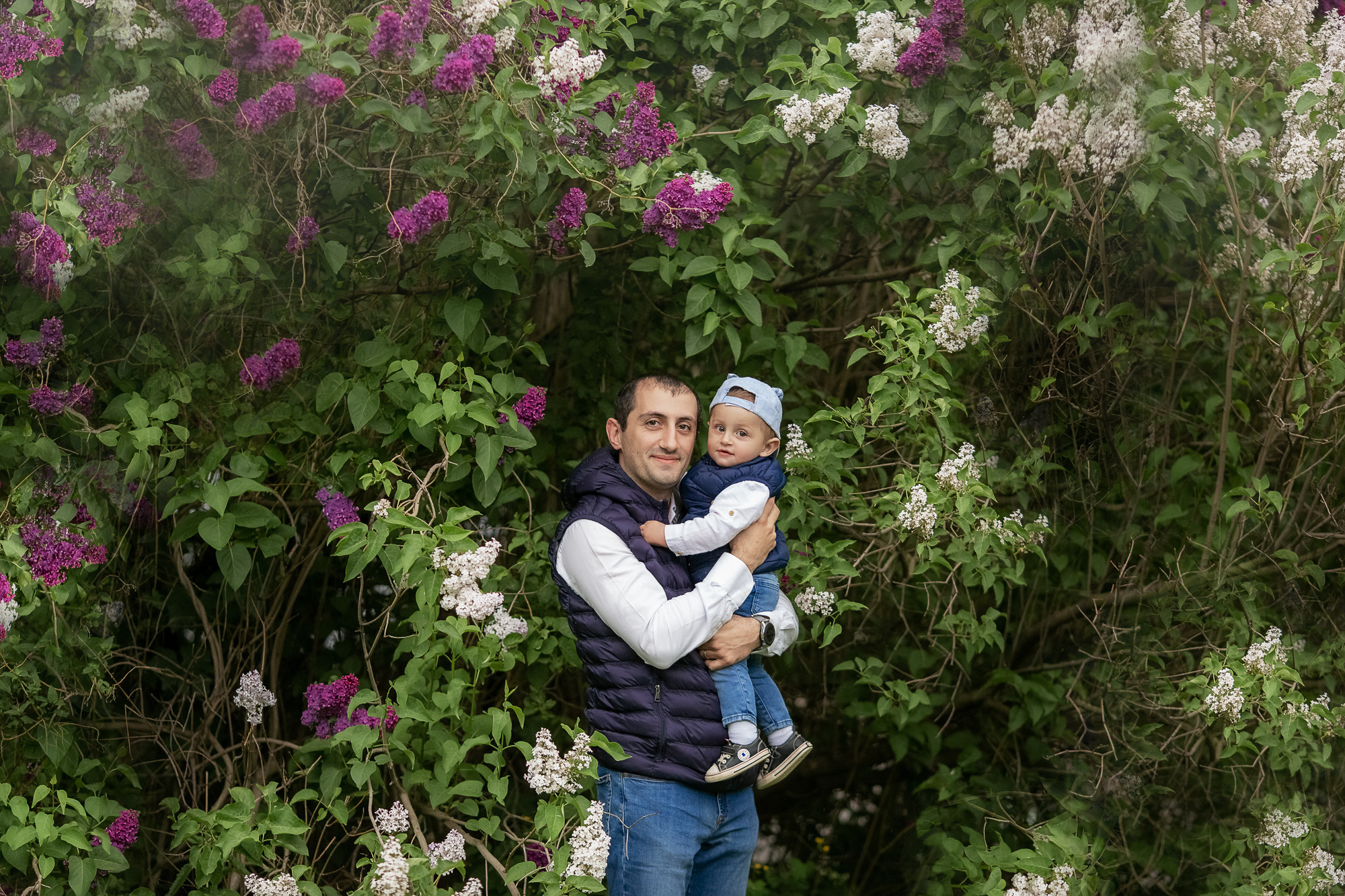 Семейная фотопрогулка в цветущем парке возле МГУ. Фотограф на Крещение, Венчание в Москве Ирина Шамина