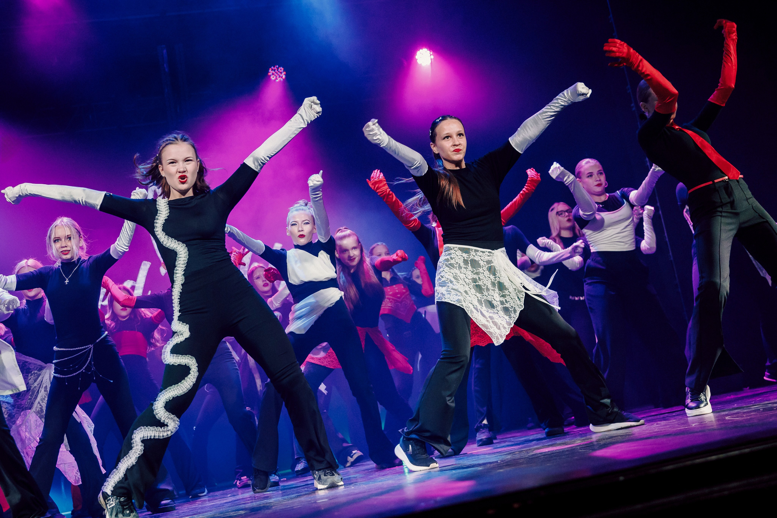 Отчётный концерт танцевальной школы «Red Rabbits» 2025. Лёшка Варзегов — фотограф