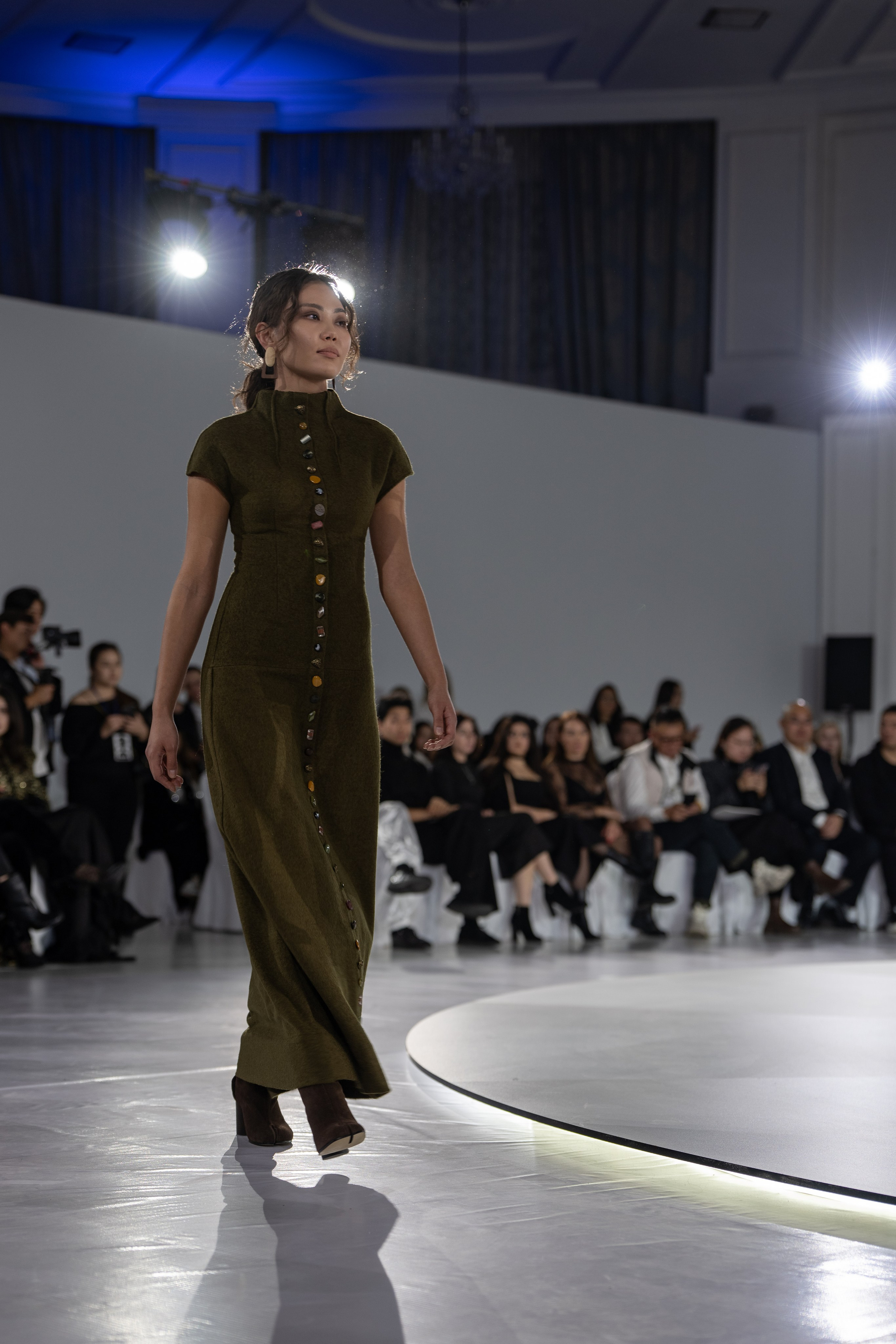 Модный показ КFW37