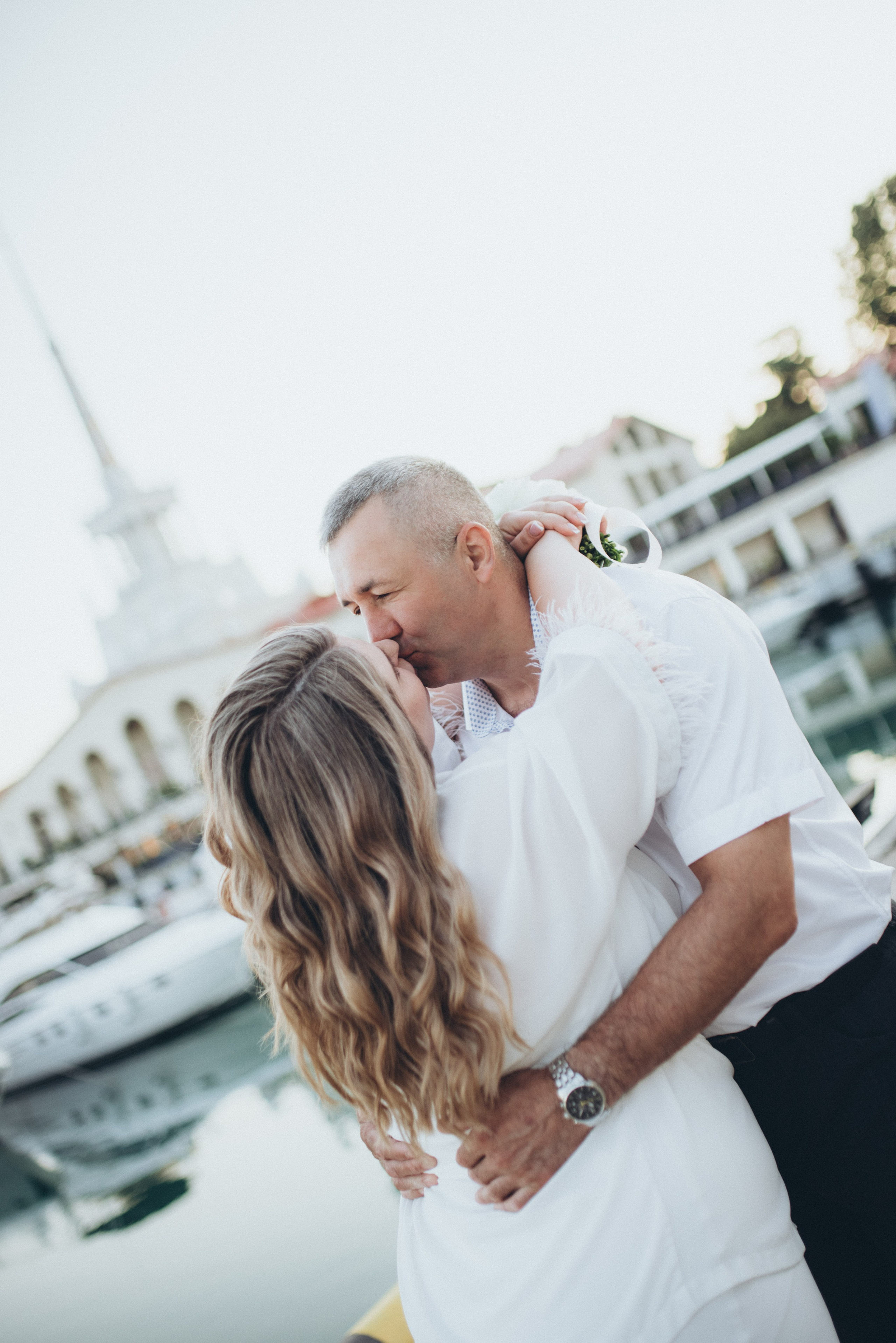 Свадебная фотосессия в морском порту Сочи на рассвете. Фотограф в Сочи — Маргарита Поганова