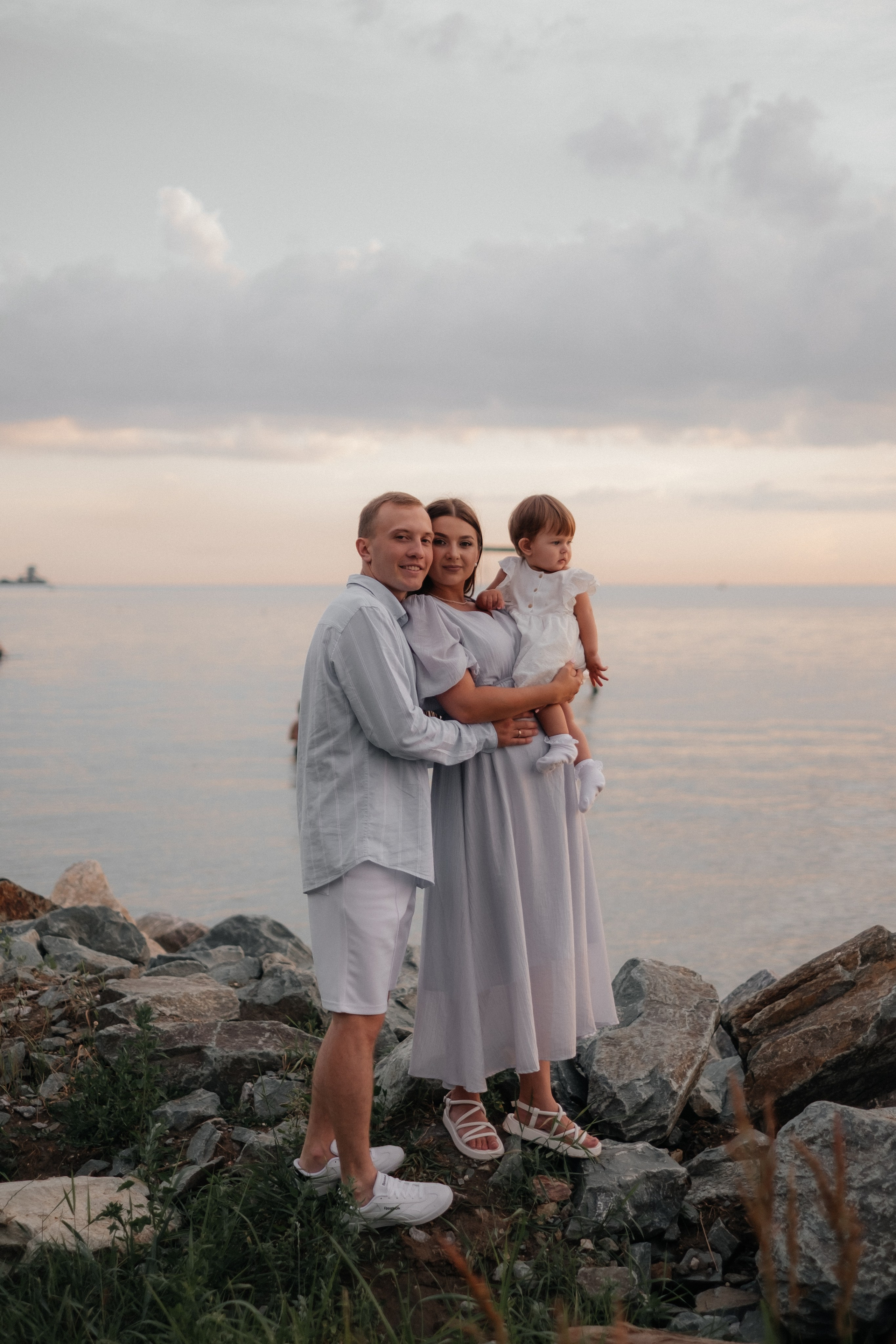 Алина, Ярослав и Тая на берегу. Фотограф в Новосибирске Диана Ильиных