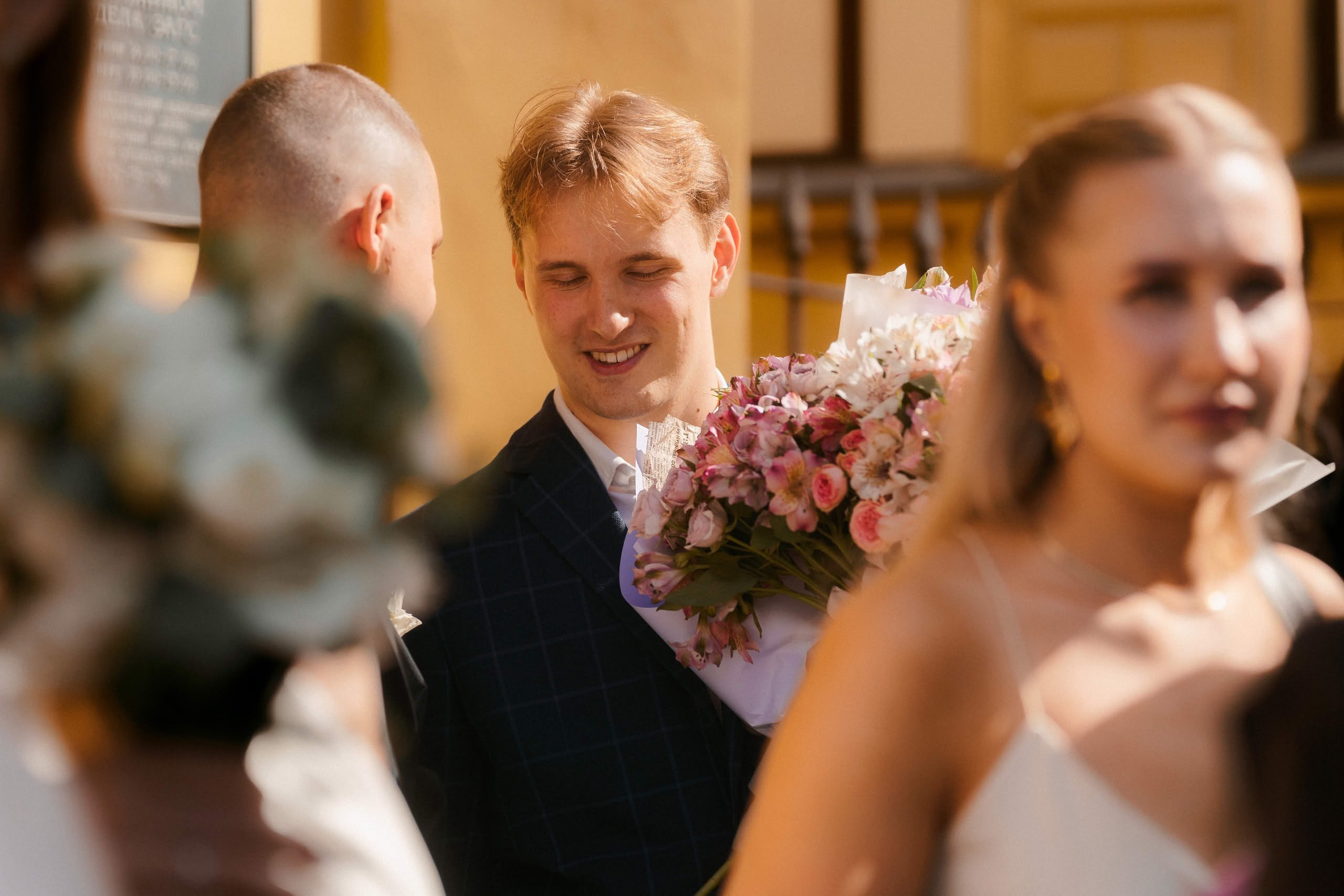 После церемонии у ЗАГСа Петроградского района