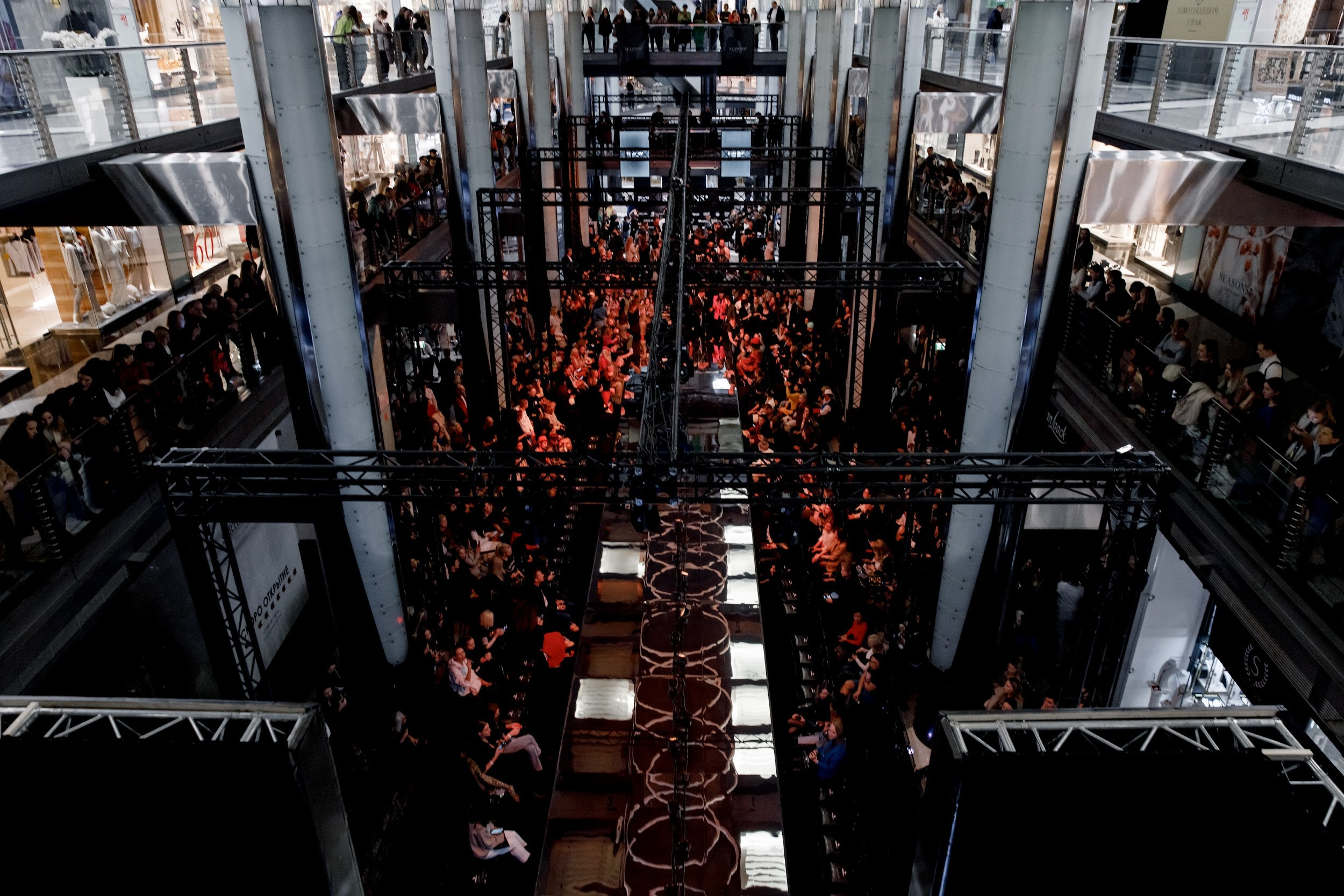 Season Fashion Week 2022. Kirillova Studio — мастерская декора и событий Юли Кирилловой