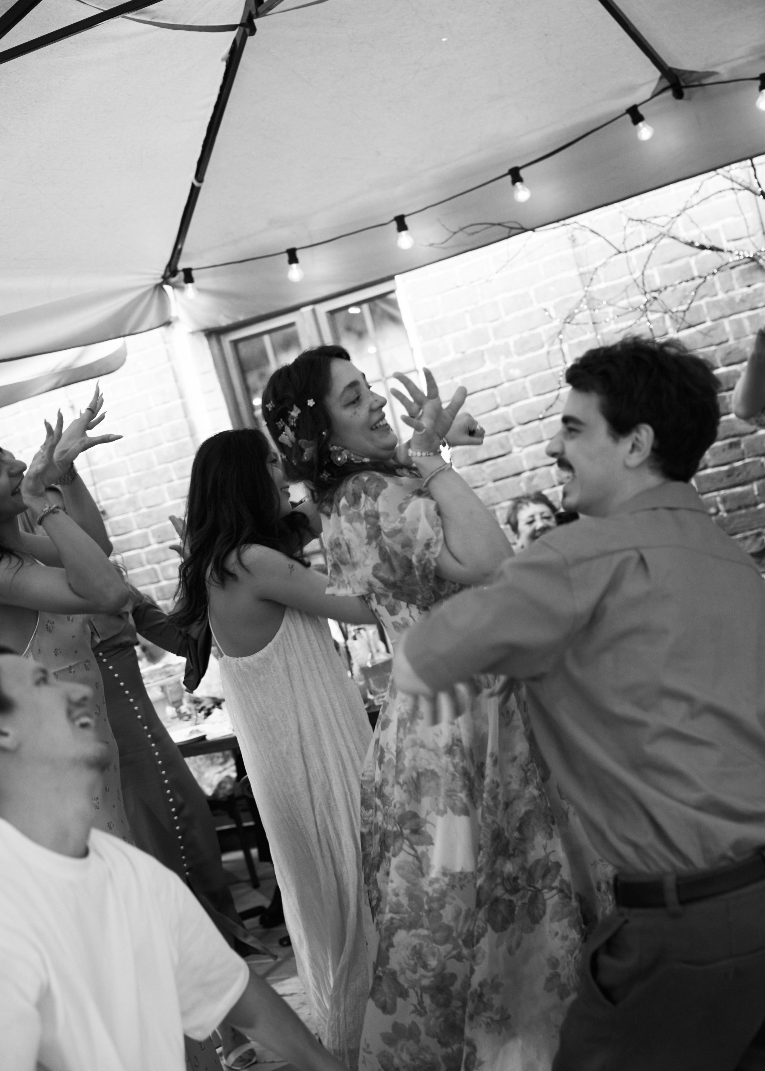 Бумажные украшения и блестки* Костя & Наташа. Фотограф Чугунов Александр