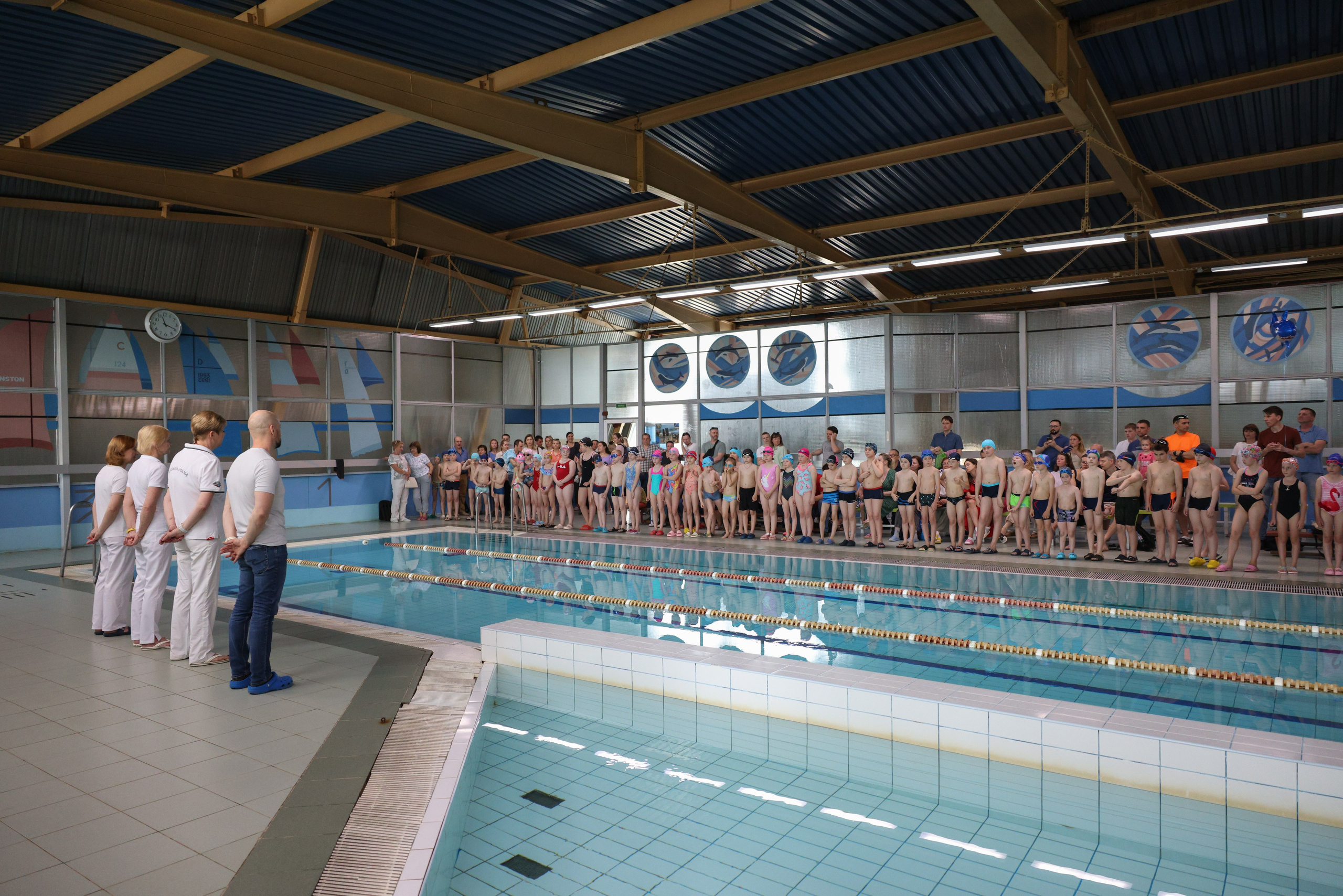 Веселый дельфин. Плавание. Дети 8-9 лет. Фотограф Александр Заломаев