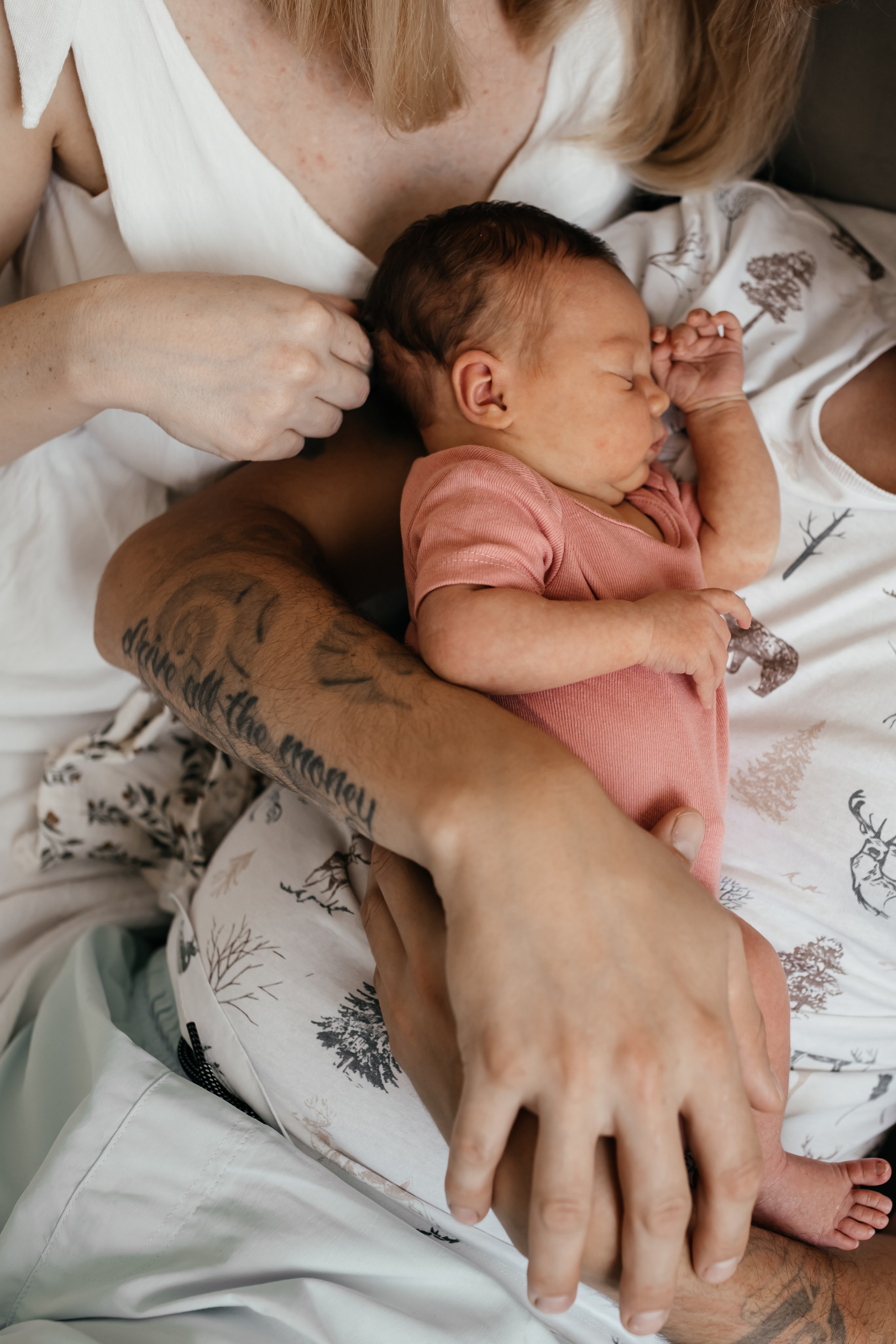 Первые дни Аси дома. Семейный фотограф в Томске Зарина Азизбаева