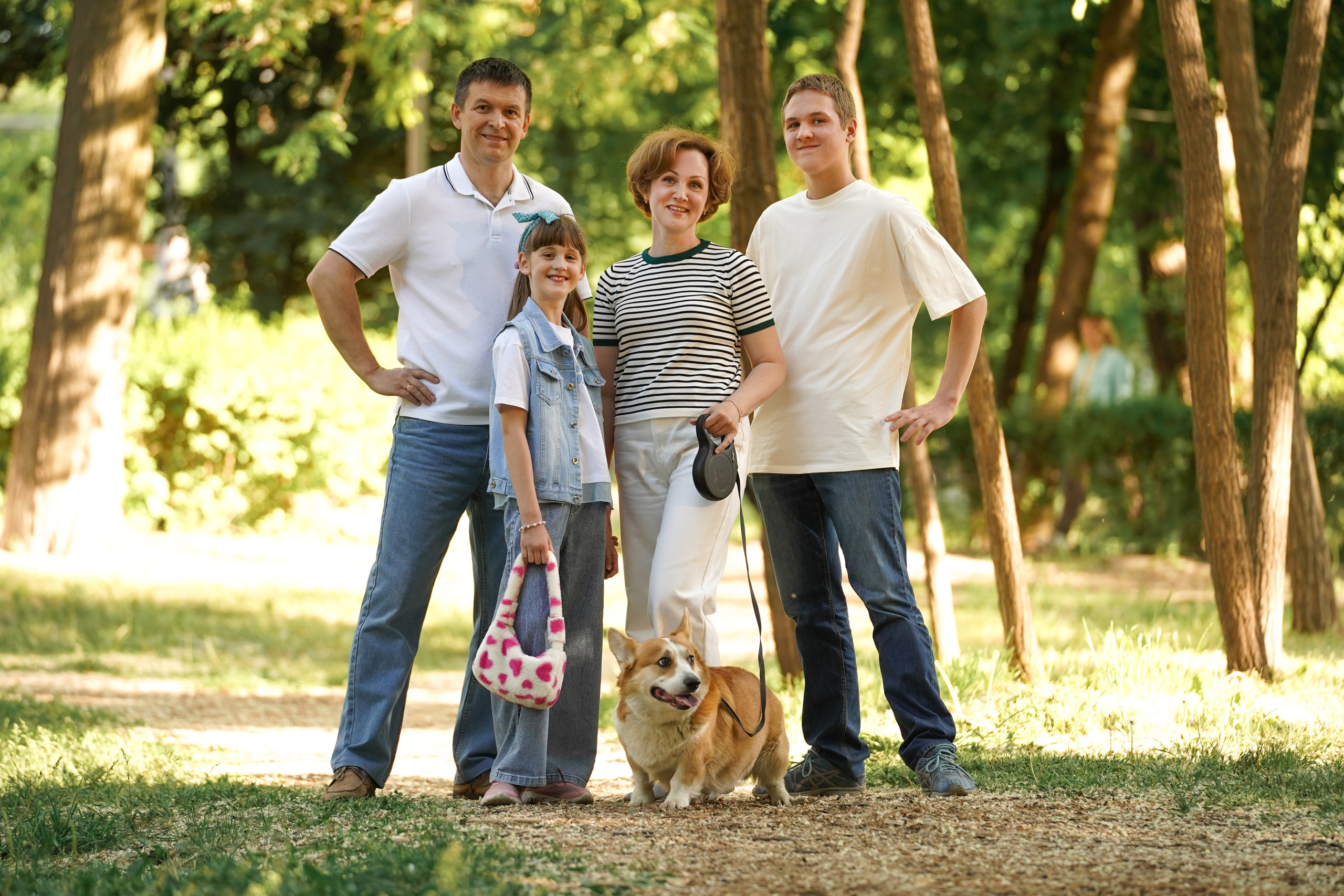 Семья в парке Островского. MEMENTO.Выпускные альбомы, школьные, юбилейные и другие книги. Ростов-на-Дону