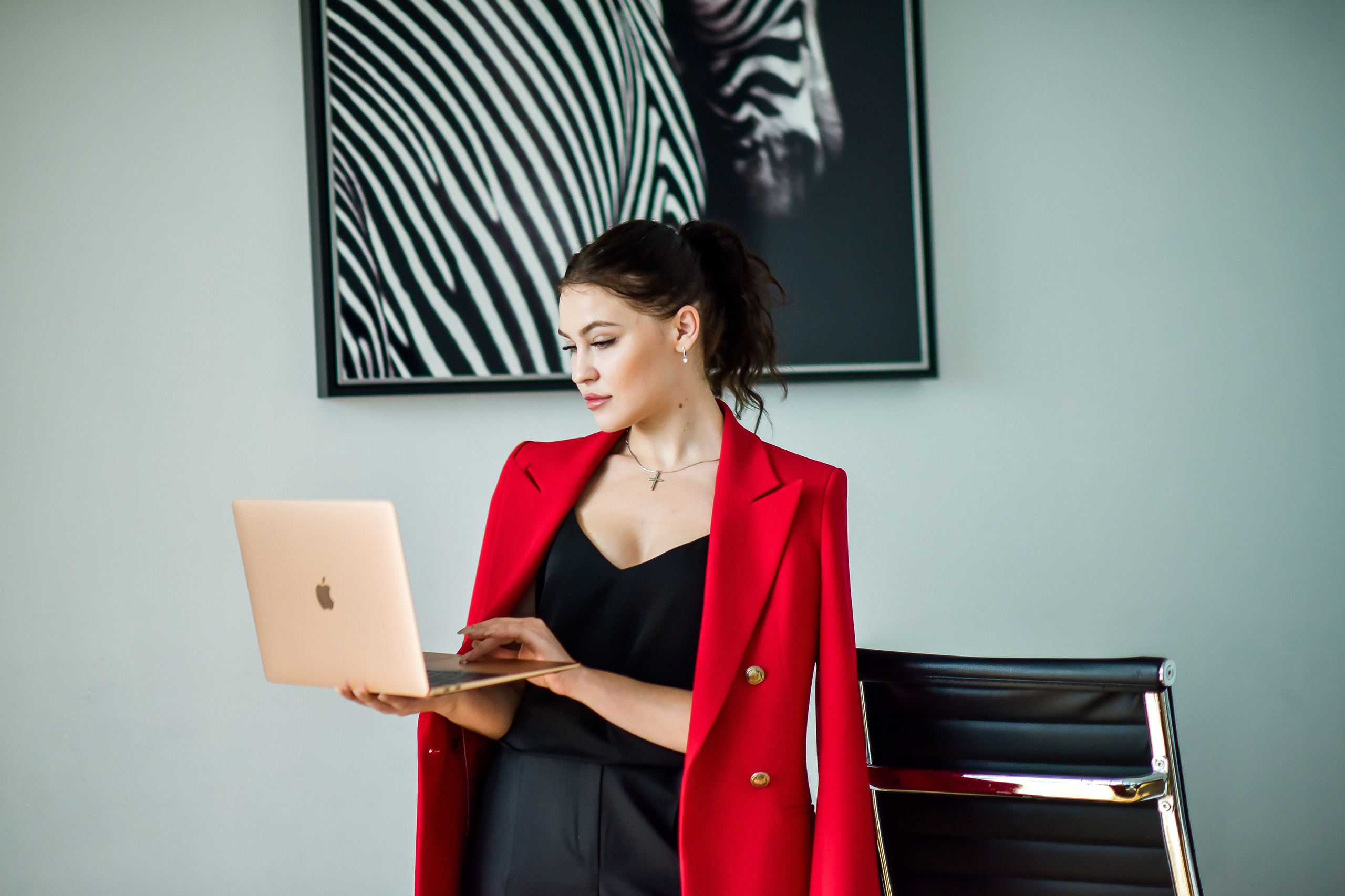 ДЕЛОВАЯ В СИТИ ОФИС. Фотограф для бизнесконтента, репортажей и семейного альбома в Москве