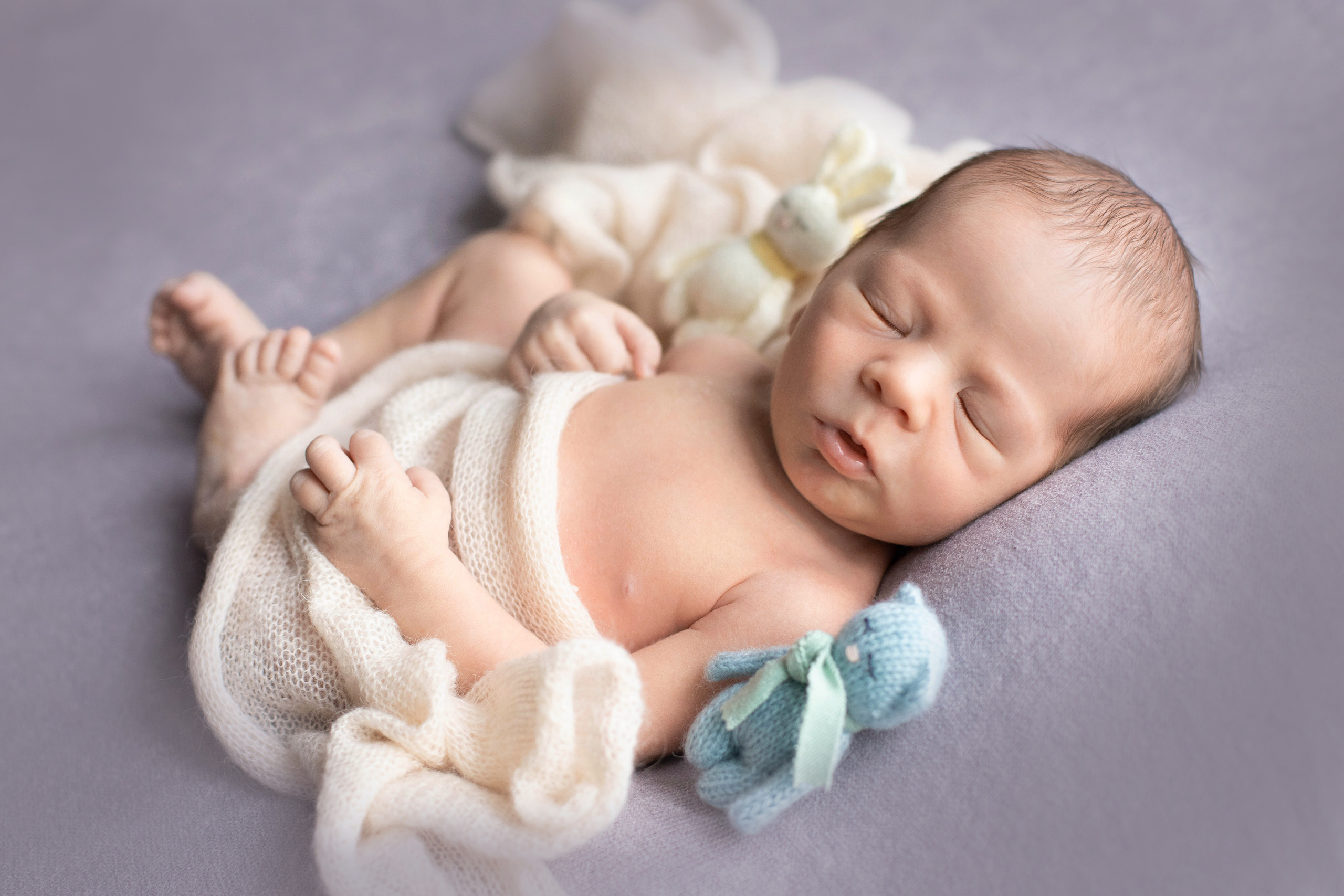 Фотография спящего новорожденного малыша 