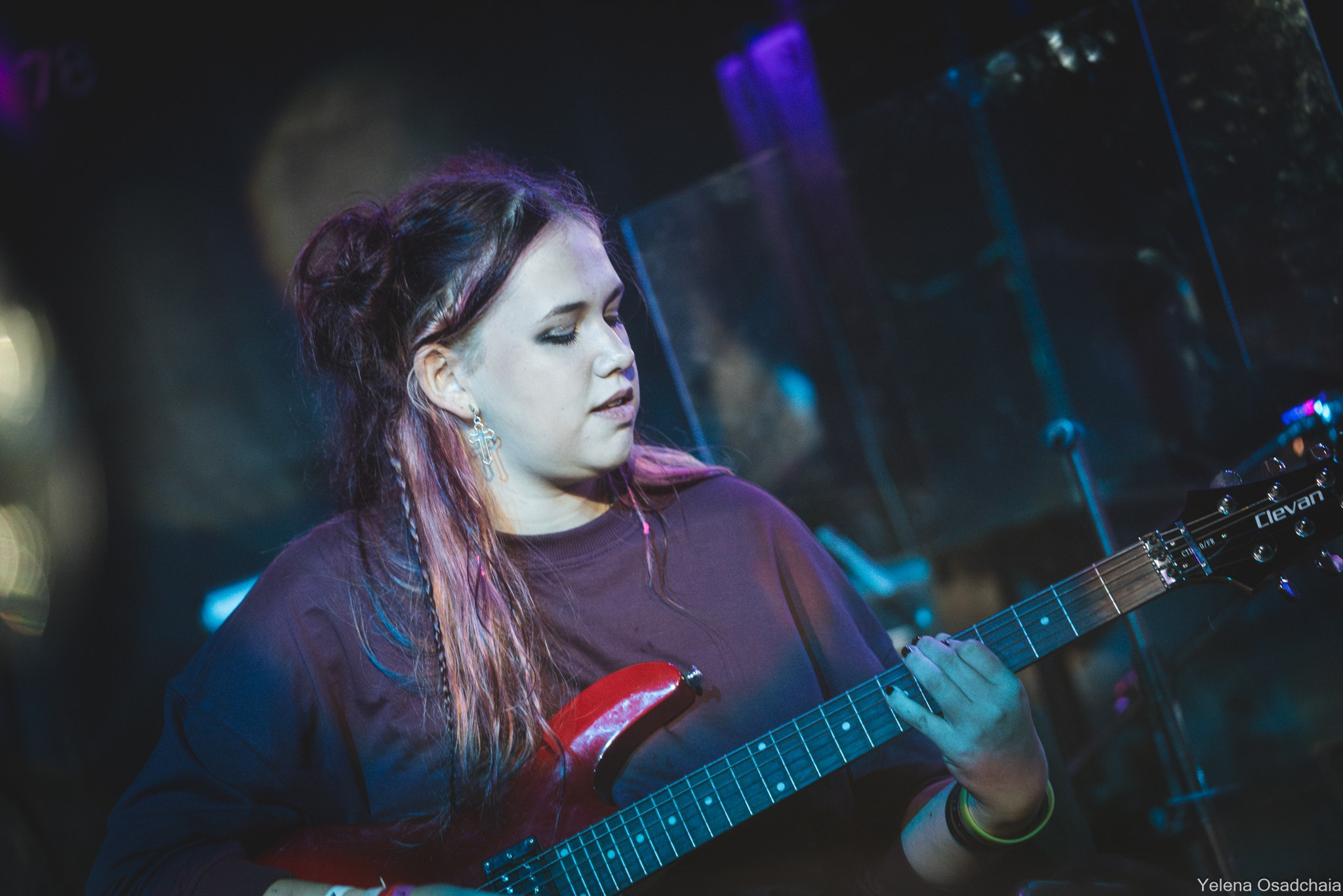 Живой 2025 — День 1. Елена Осадчая — фотографирую музыку на сцене и в жизни