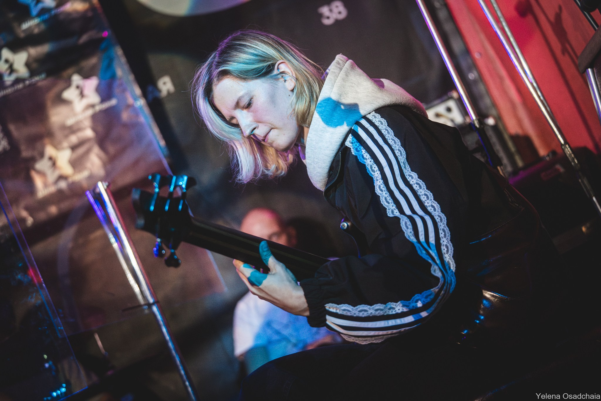 Живой 2025 — День 1. Елена Осадчая — фотографирую музыку на сцене и в жизни