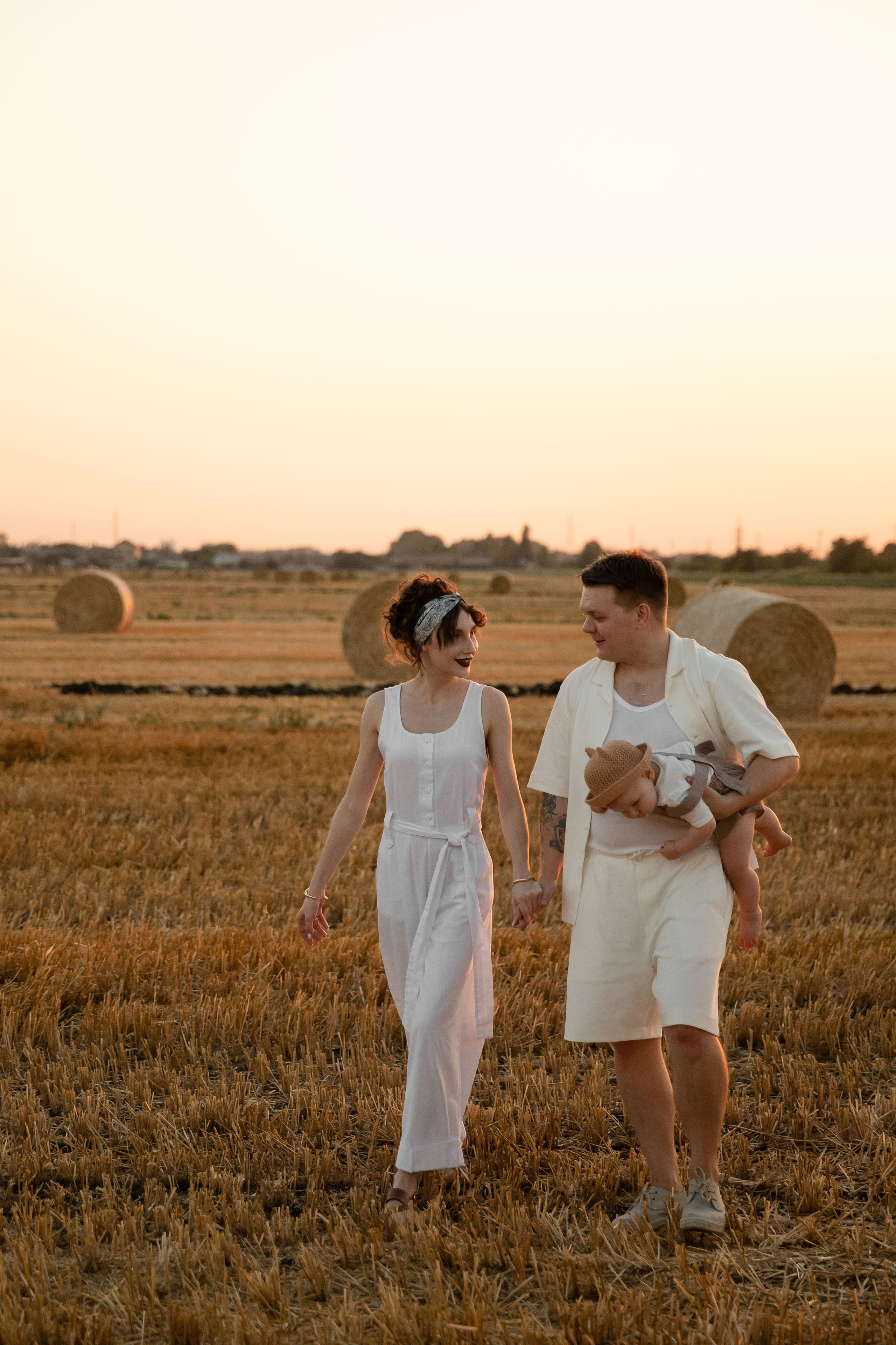Поле. Лето. Тёплый ветерок. Семейный и свадебный фотограф в Краснодаре. Кристина Ендальцева