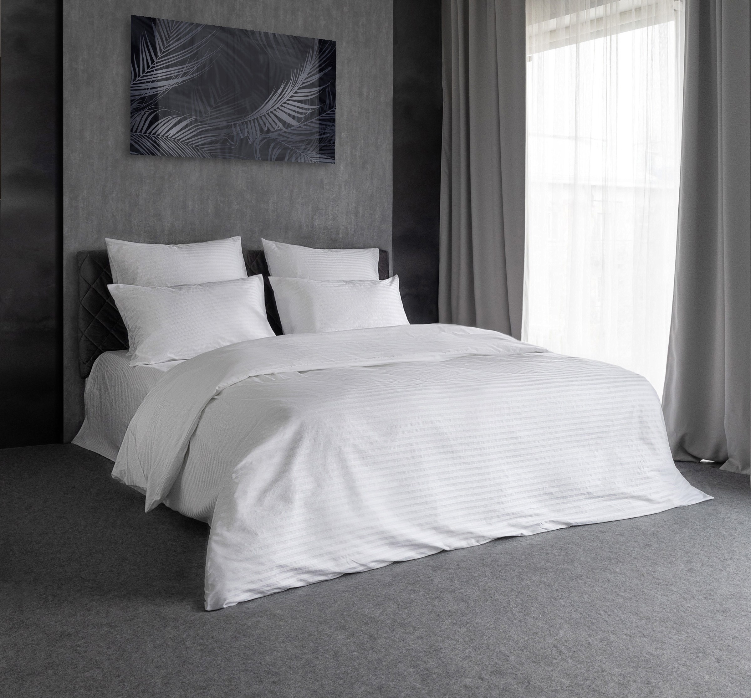 Белое постельное белье с полосками страйп | Интерьерная съемка для каталога