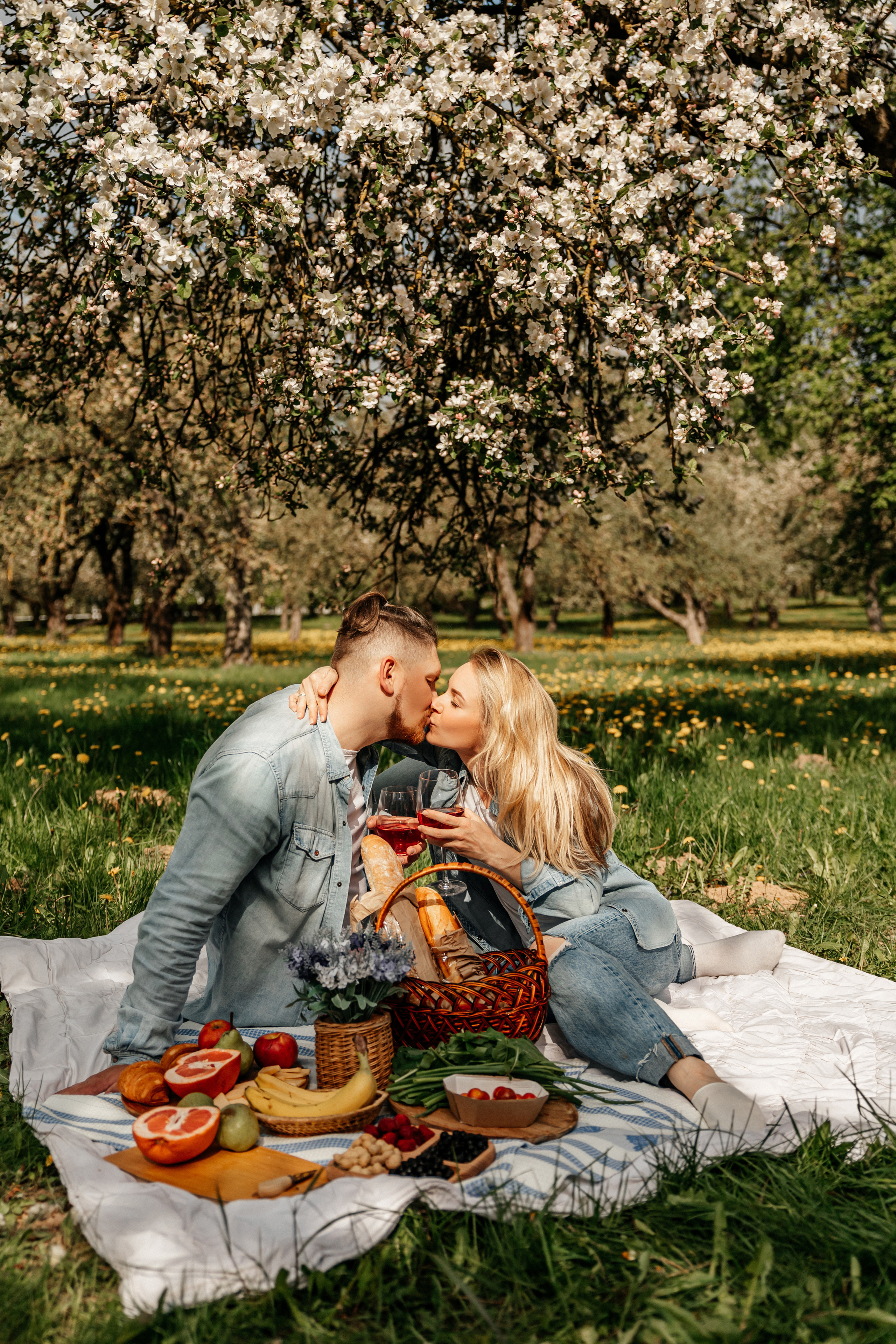 На улице весной. Свадебный и портретный фотограф Минск Евсович Инна