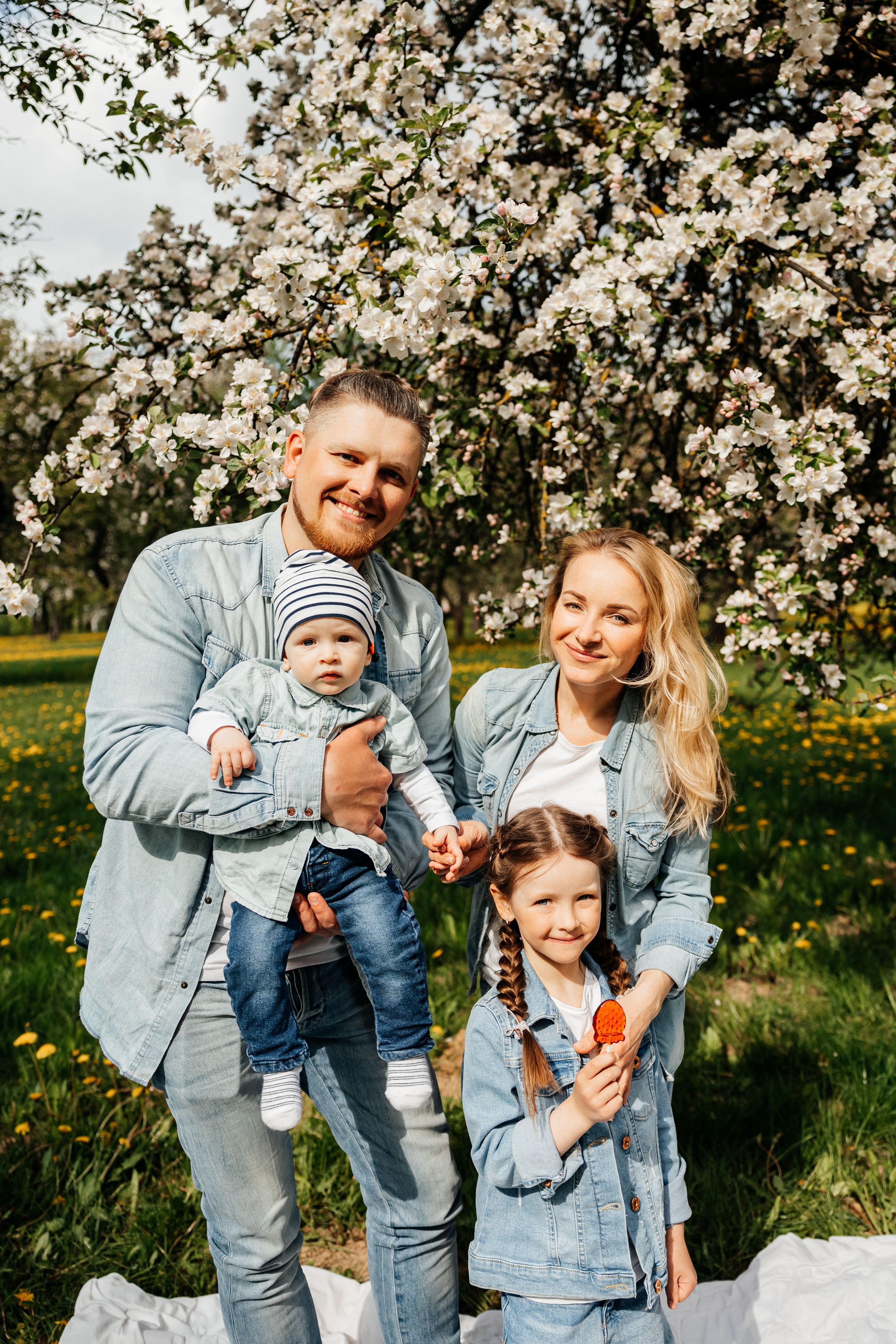 На улице весной. Свадебный и портретный фотограф Минск Евсович Инна