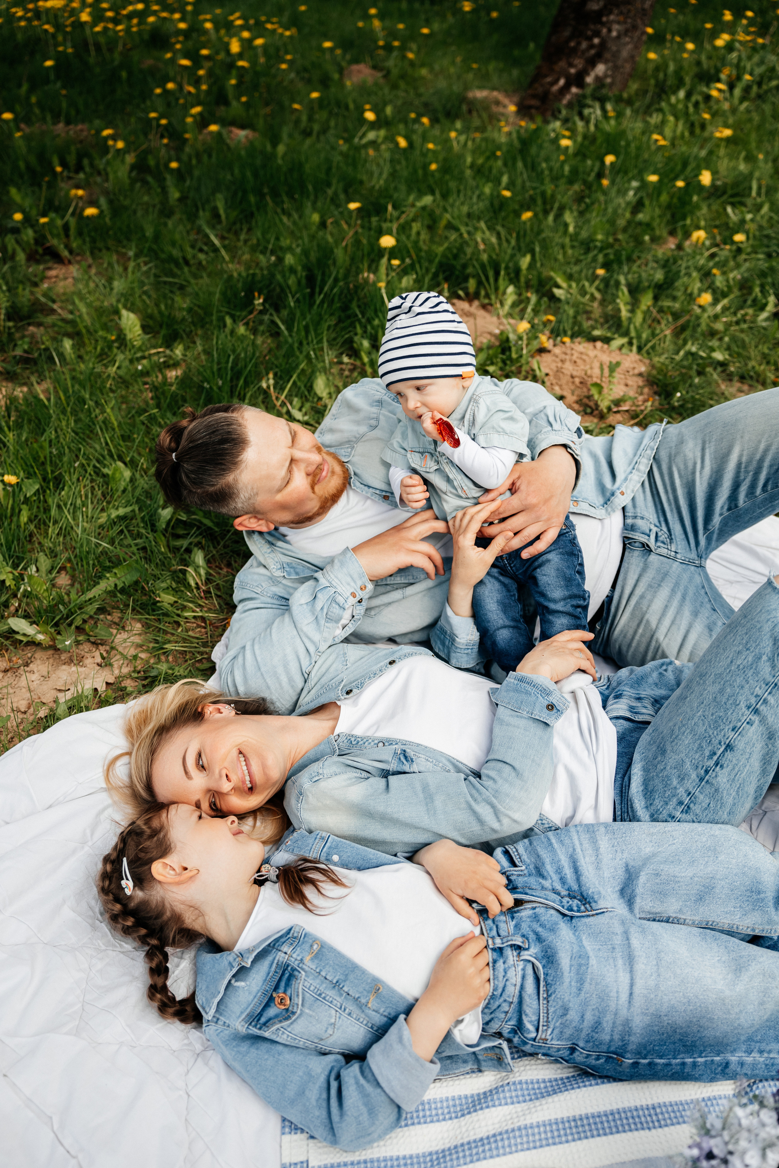 На улице весной. Свадебный и портретный фотограф Минск Евсович Инна