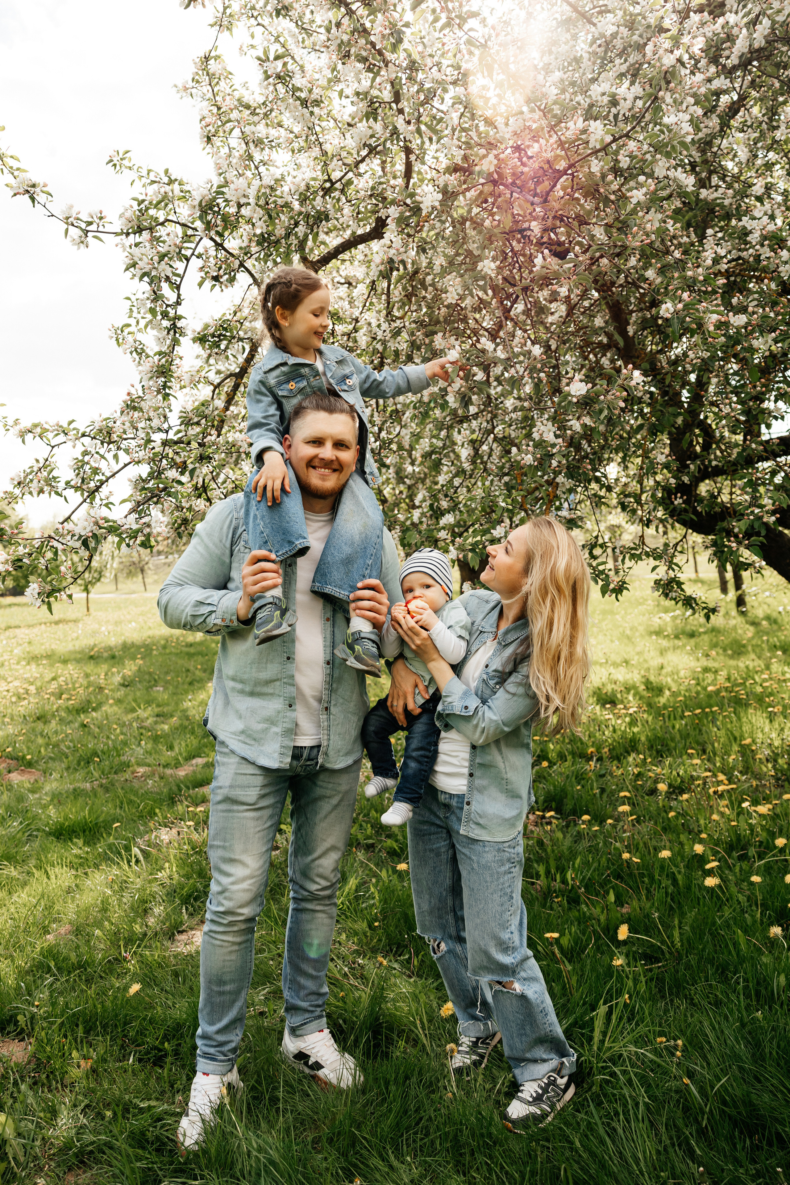На улице весной. Свадебный и портретный фотограф Минск Евсович Инна