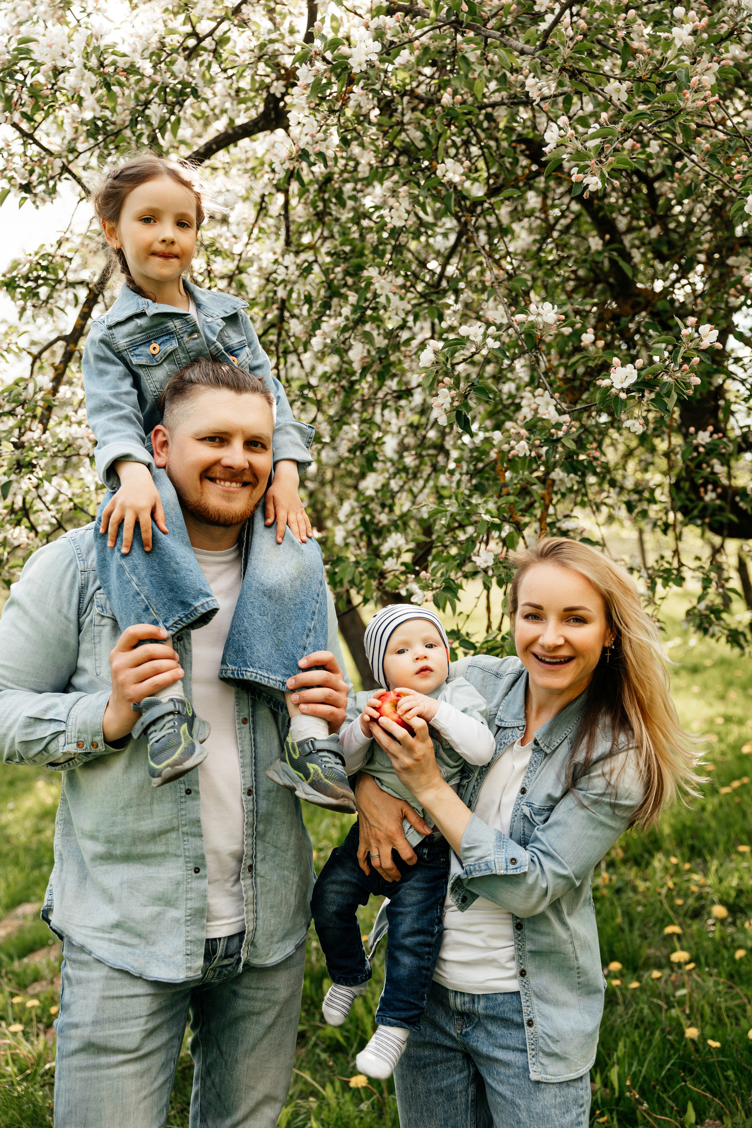 На улице весной. Свадебный и портретный фотограф Минск Евсович Инна